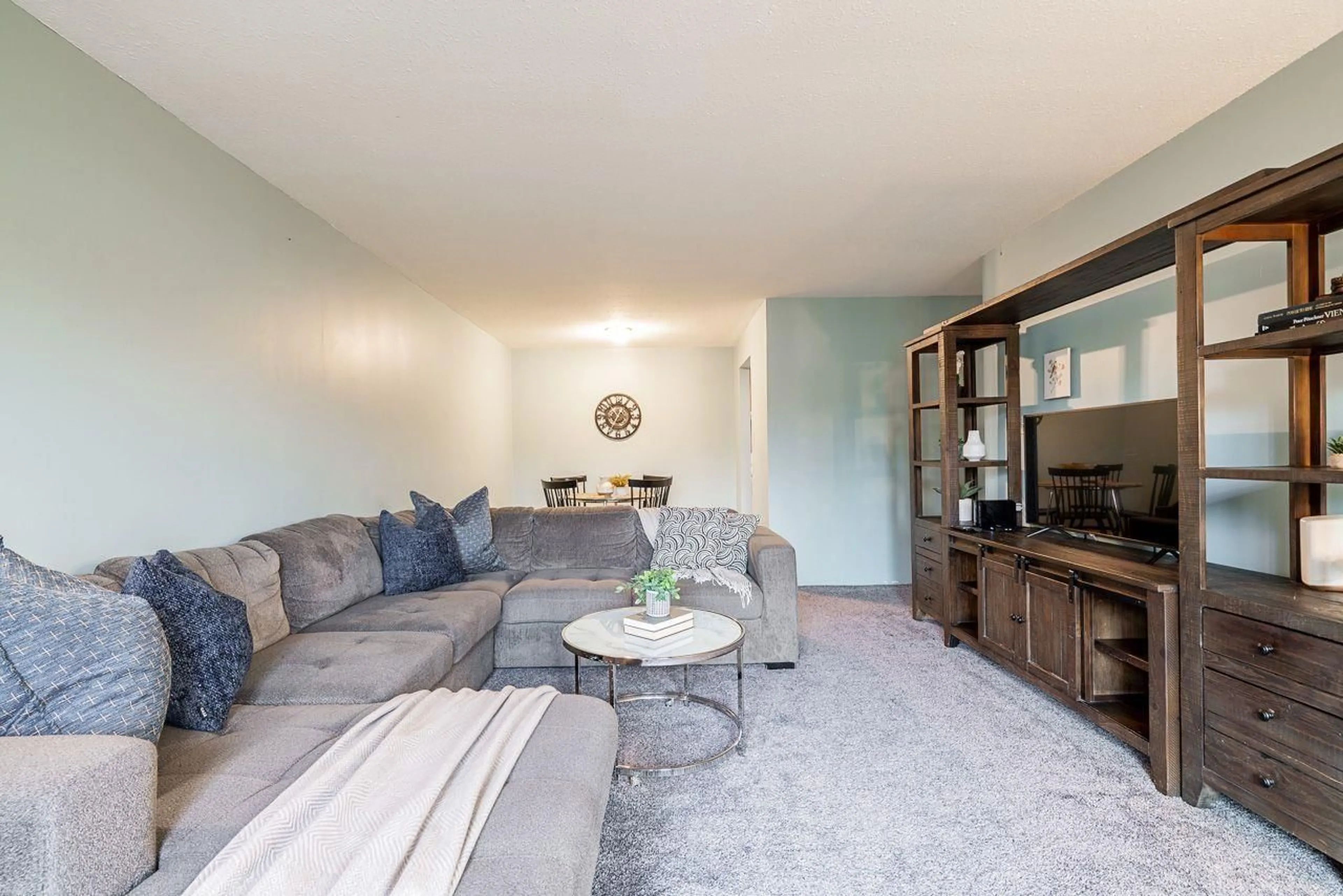 Living room with furniture, unknown for 105 - 33850 FERN STREET, Abbotsford British Columbia V2S6C3