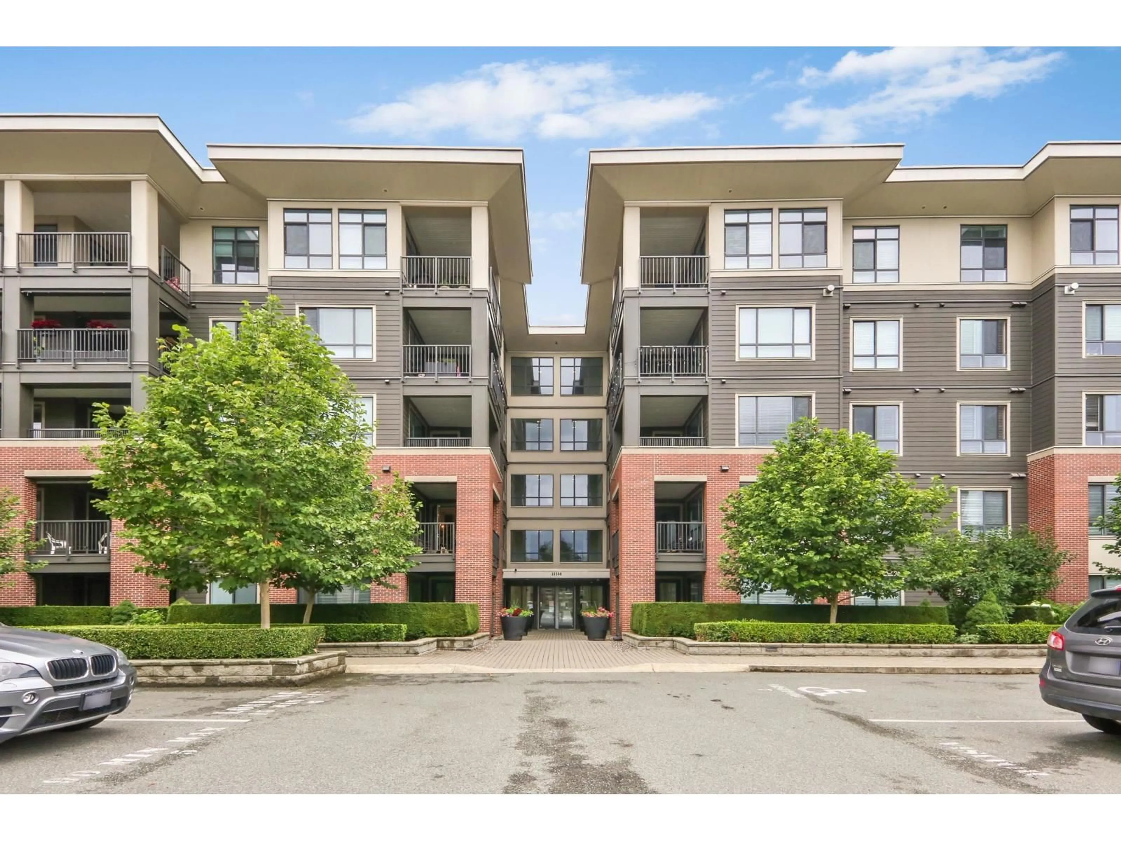 A pic from outside/outdoor area/front of a property/back of a property/a pic from drone, unknown for 403 - 33540 MAYFAIR AVENUE, Abbotsford British Columbia V2S0J3