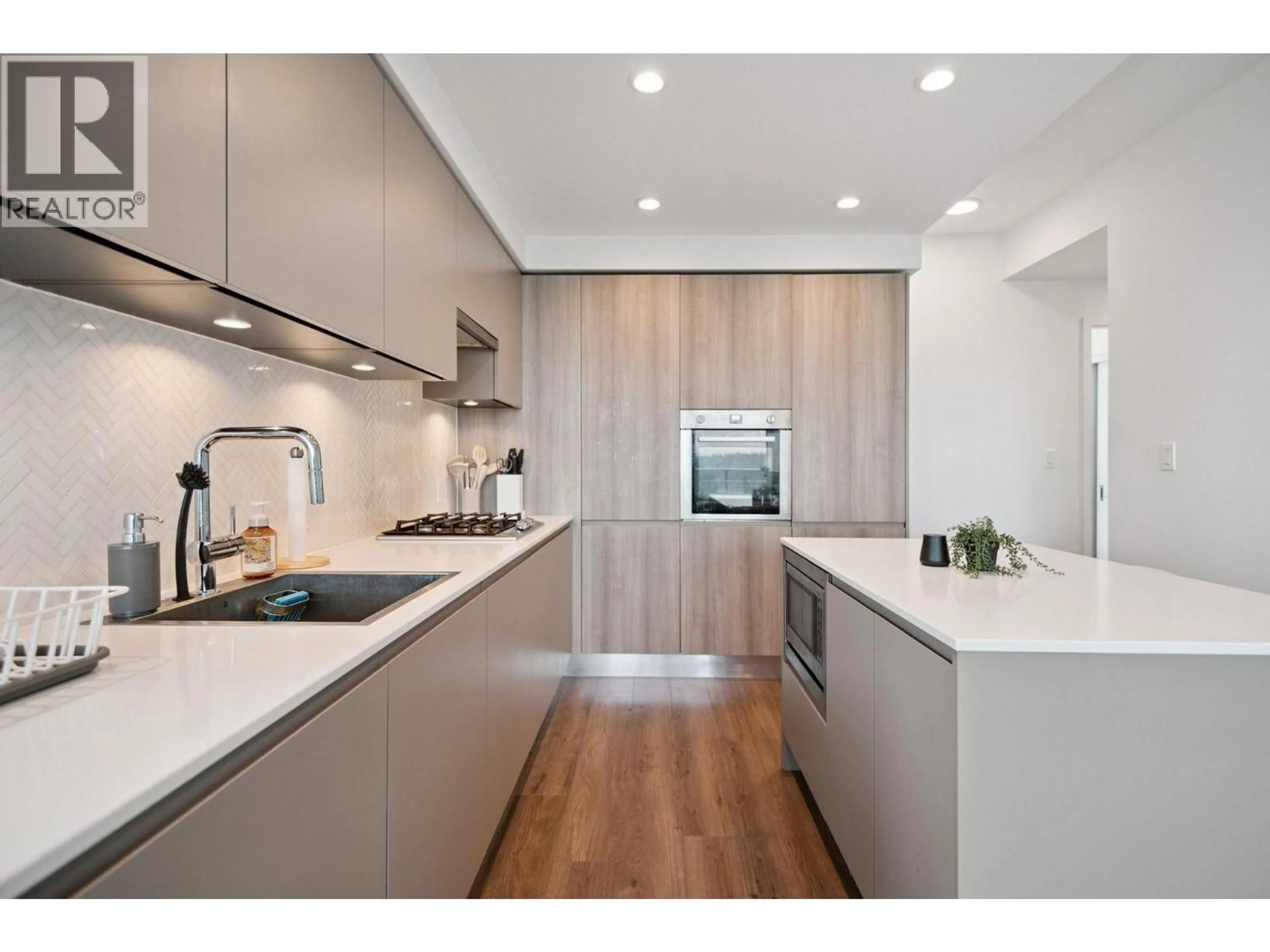 Contemporary kitchen, unknown for 3505 - 3809 EVERGREEN PLACE, Burnaby British Columbia V3J0M1