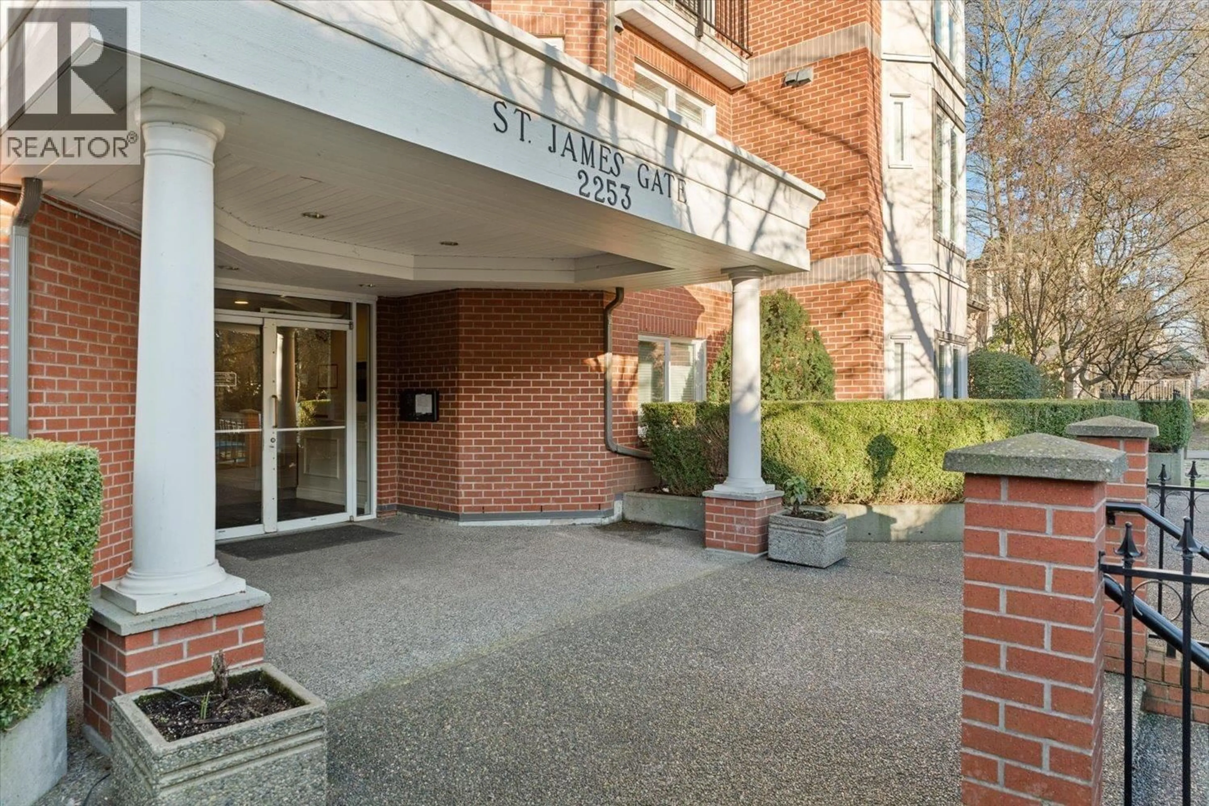 Indoor foyer for 207 - 2253 WELCHER AVENUE, Port Coquitlam British Columbia V3C1X2