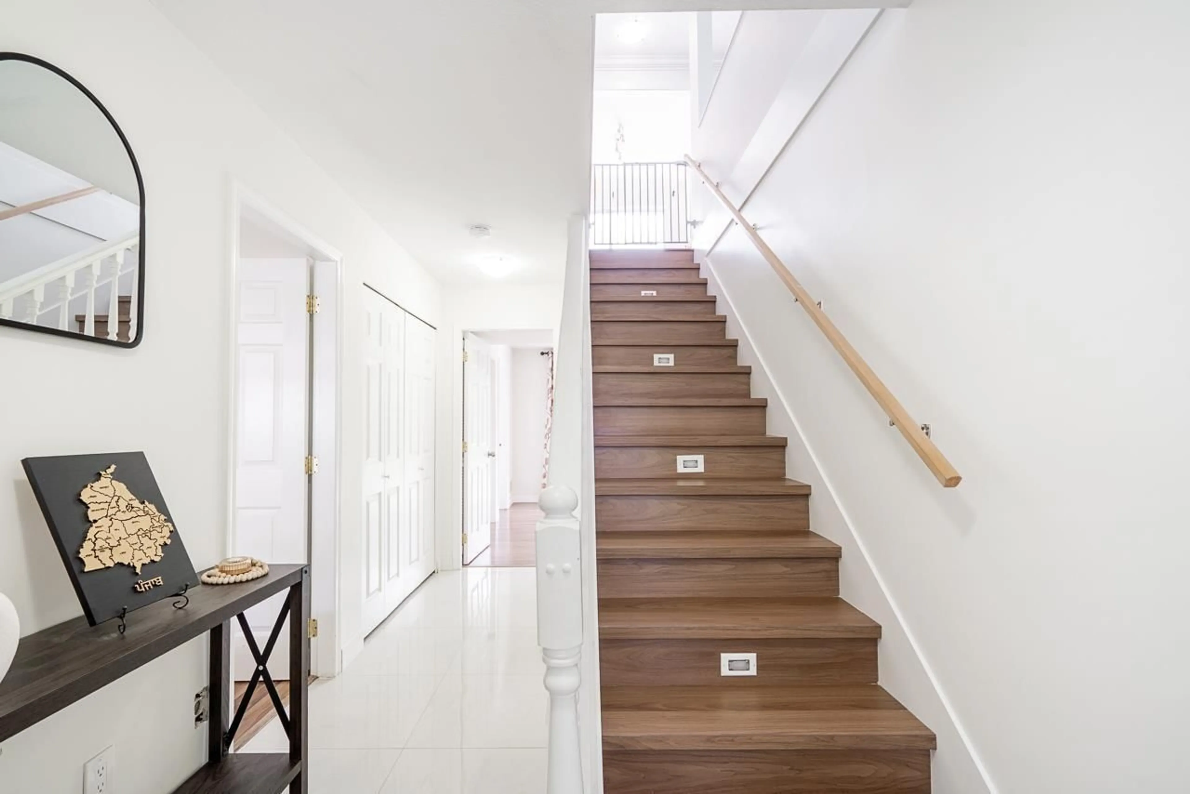 Stairs for 11 - 31255 UPPER MACLURE ROAD, Abbotsford British Columbia V2T5N4