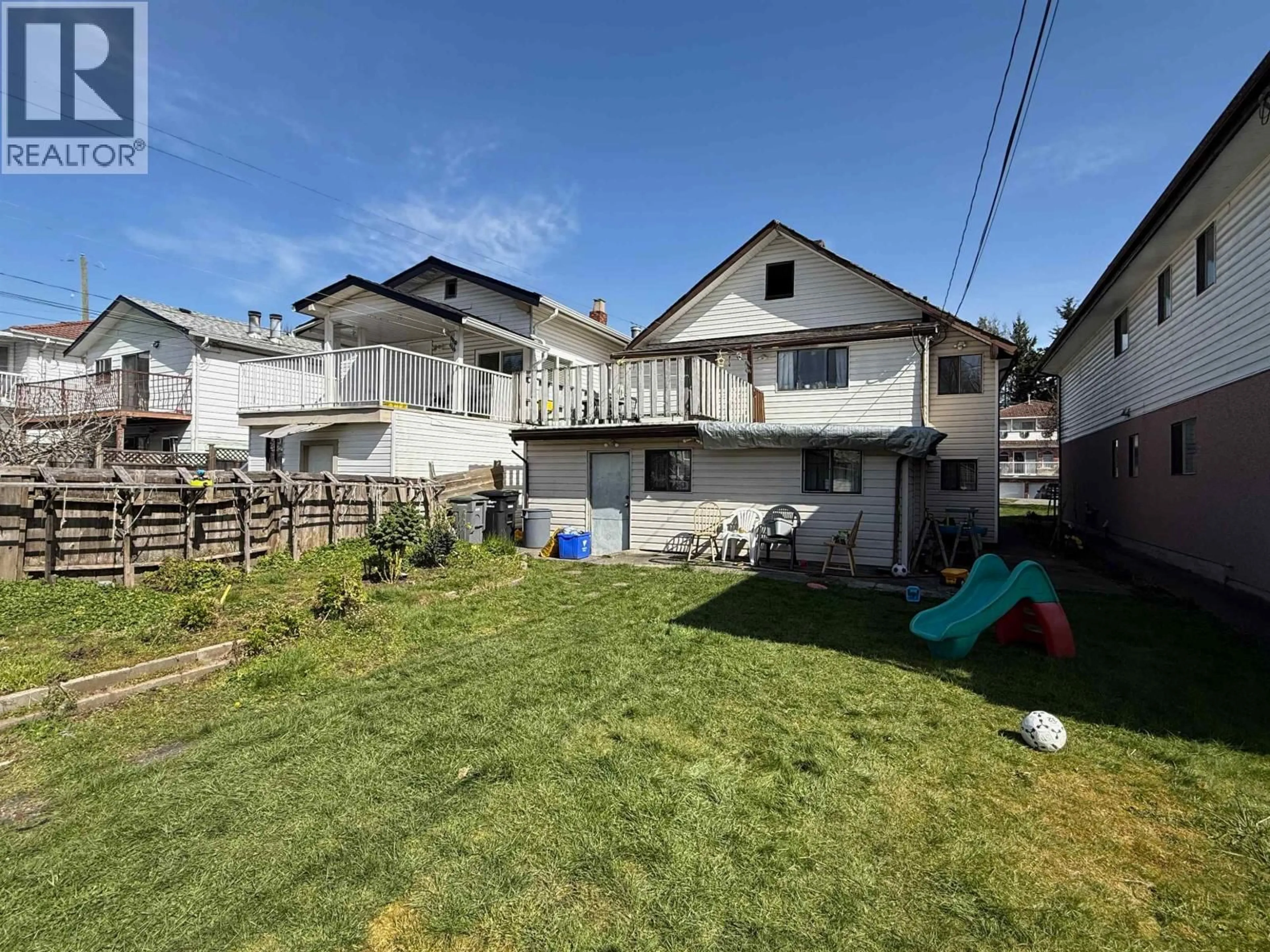 A pic from outside/outdoor area/front of a property/back of a property/a pic from drone, unknown for 5829 MCKINNON STREET, Vancouver British Columbia V5R4E2