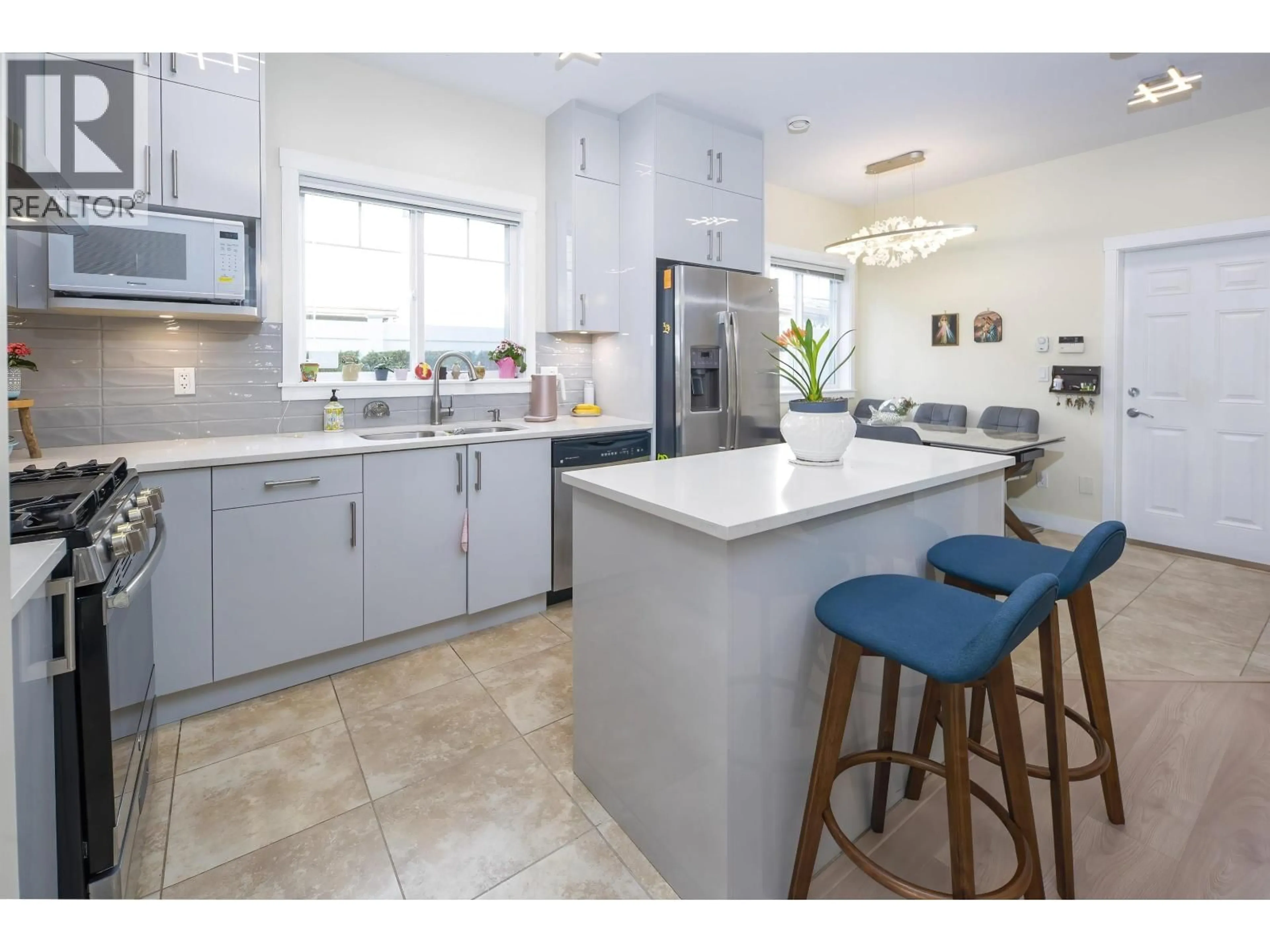 Open concept kitchen, ceramic/tile floor for 37 - 11393 STEVESTON HIGHWAY, Richmond British Columbia V7A1N8