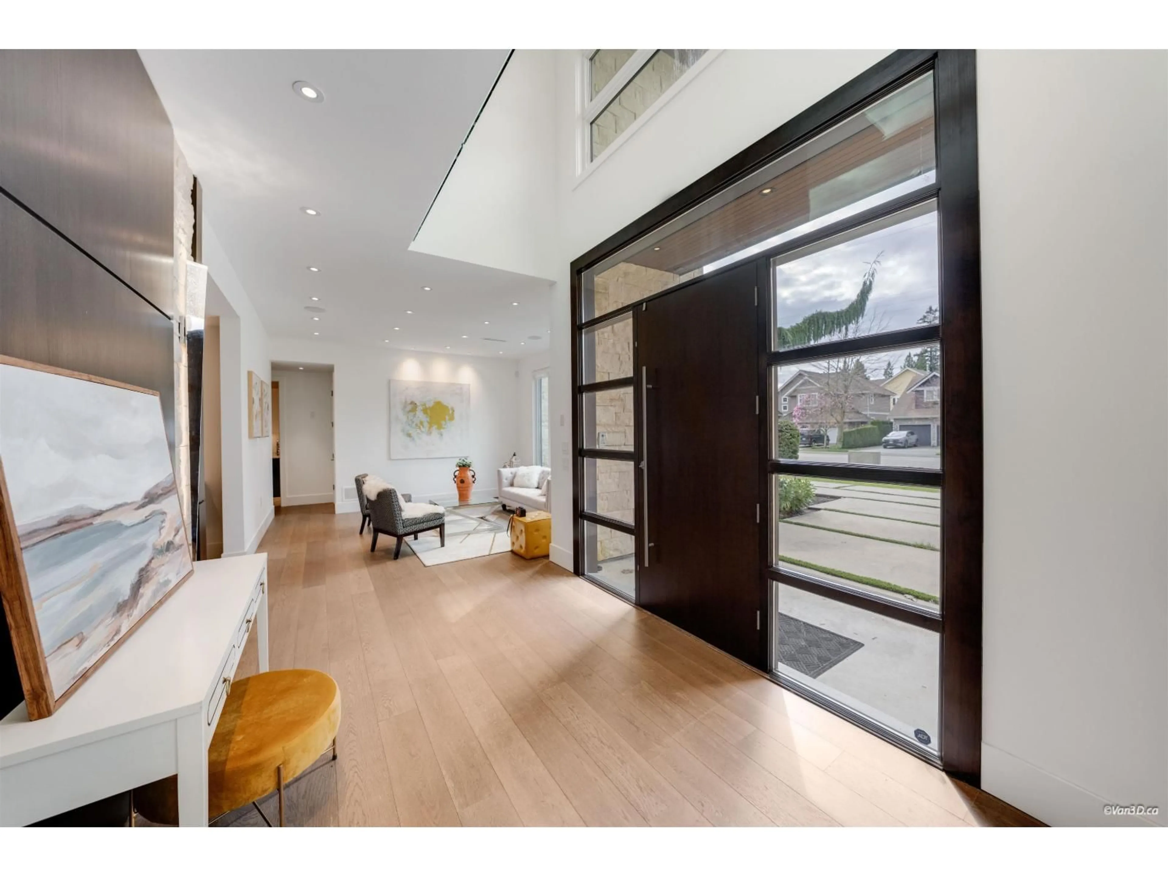 Indoor entryway for 2162 124 STREET, Surrey British Columbia V4A3M5