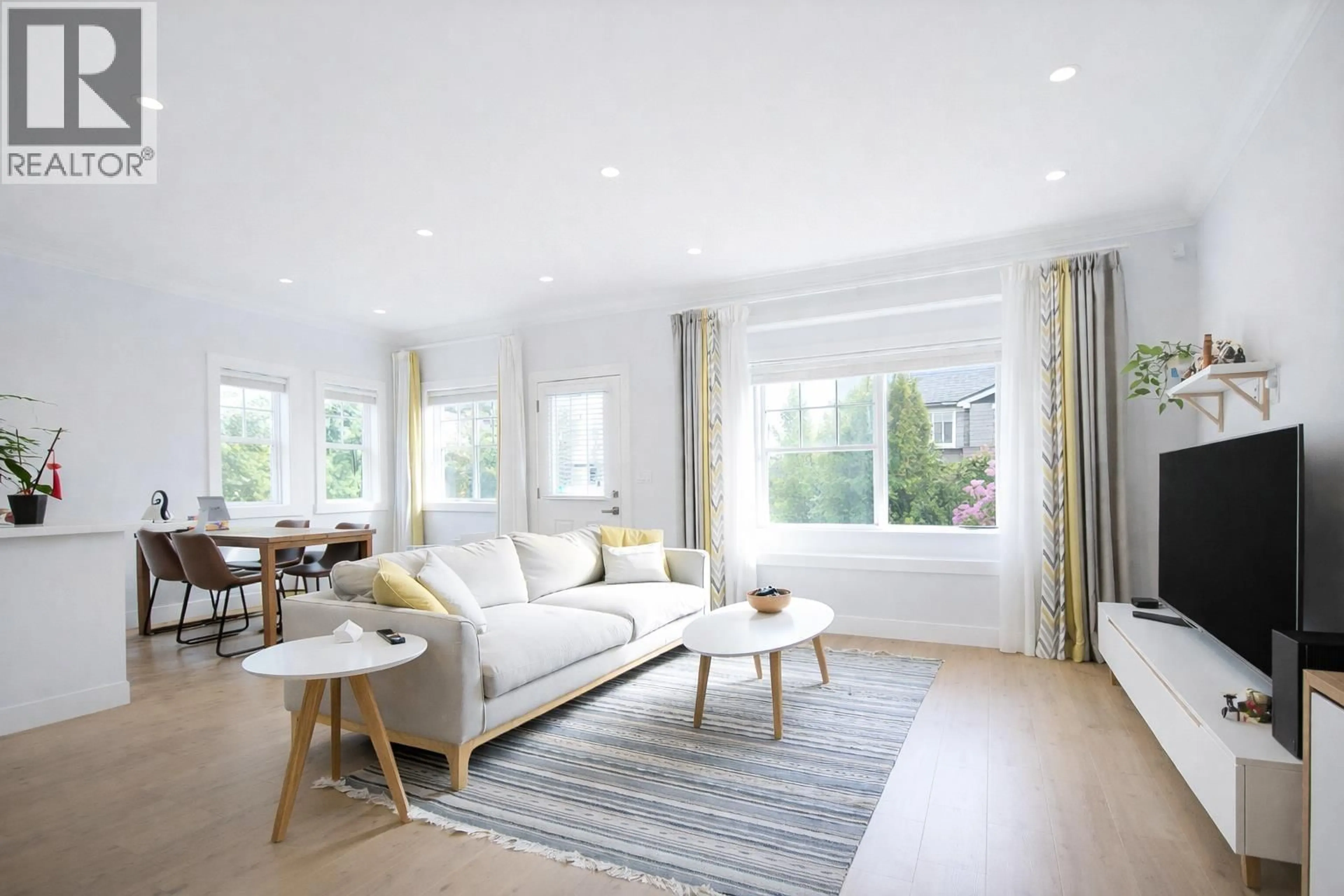 Living room with furniture, wood/laminate floor for 2 - 8477 WILLIAMS ROAD, Richmond British Columbia V7A1G7
