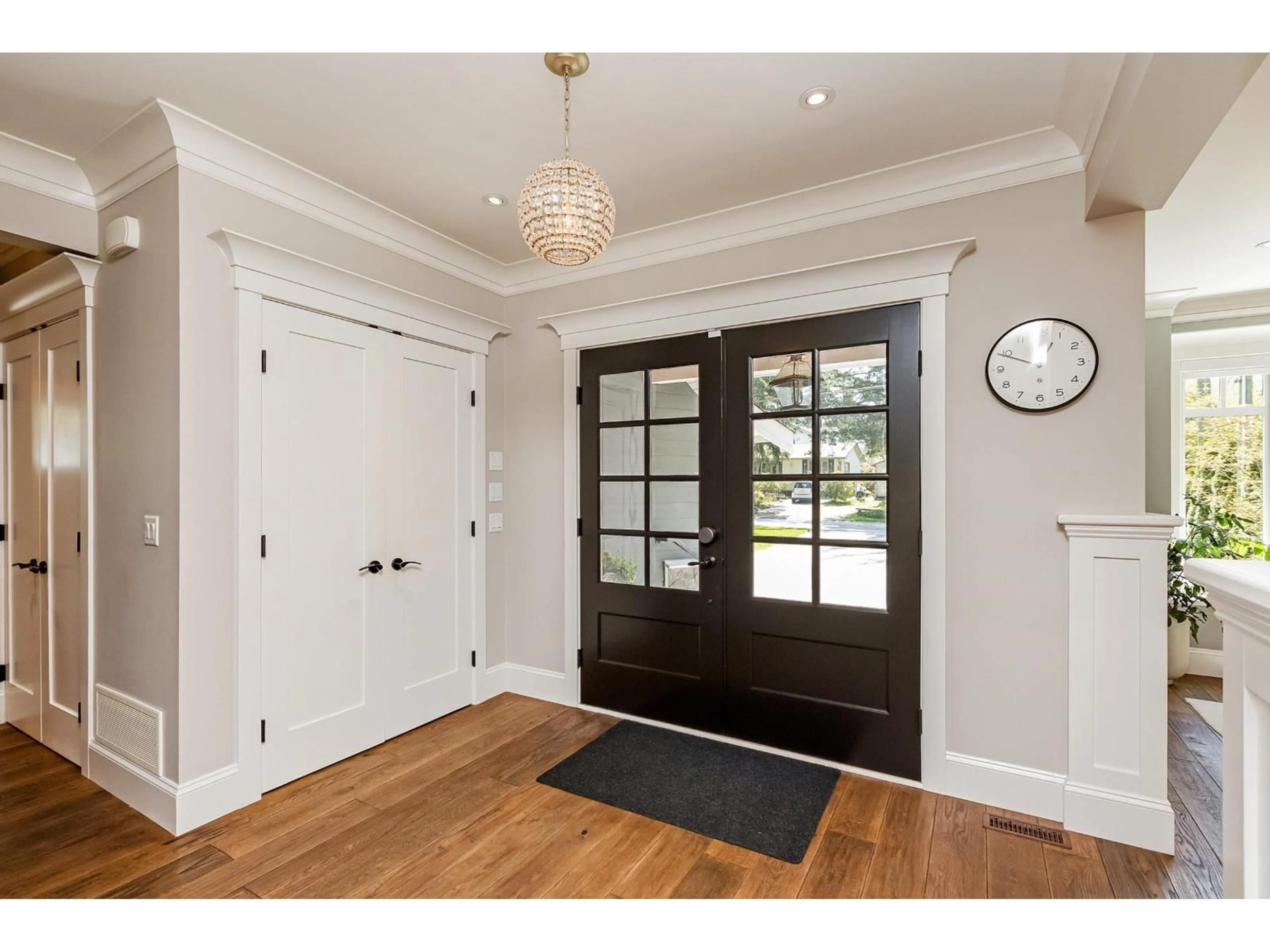 Indoor entryway for 12579 26 AVENUE, Surrey British Columbia V4A2K6