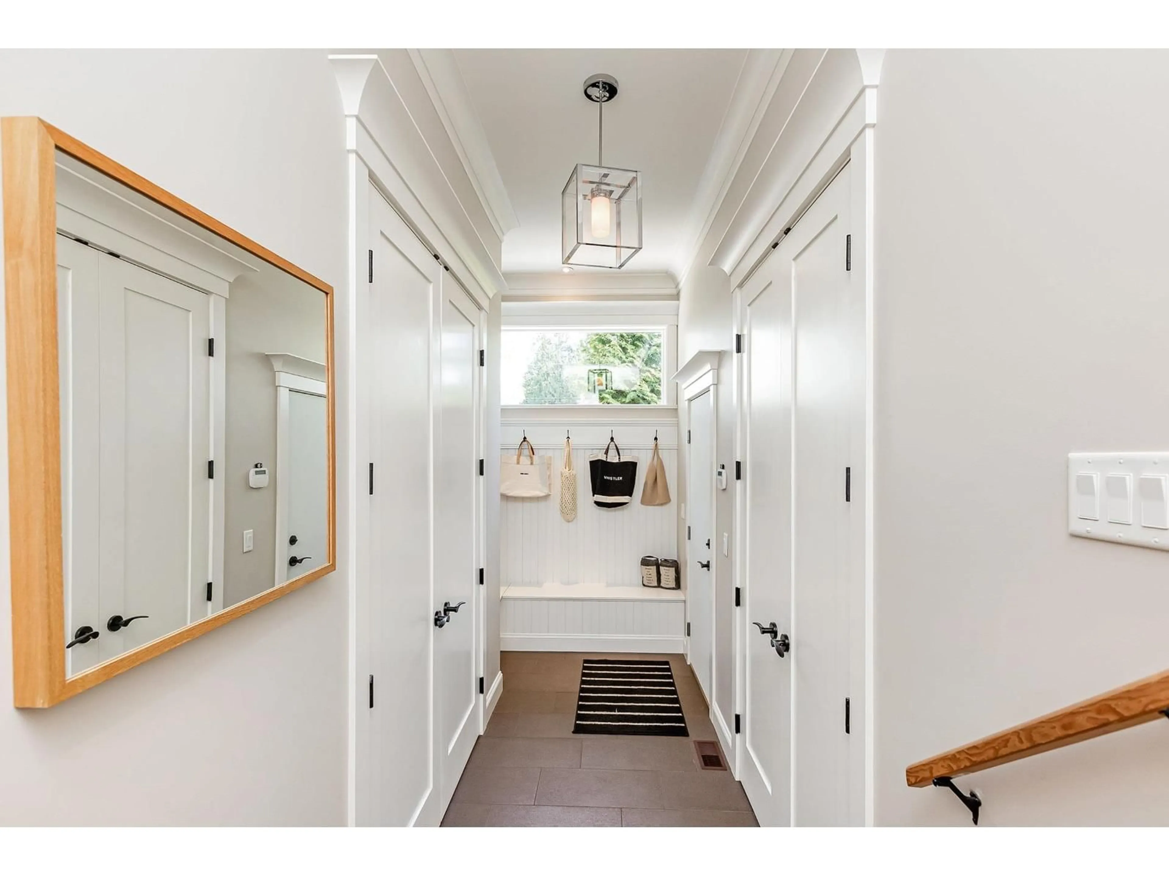 Indoor entryway for 12579 26 AVENUE, Surrey British Columbia V4A2K6