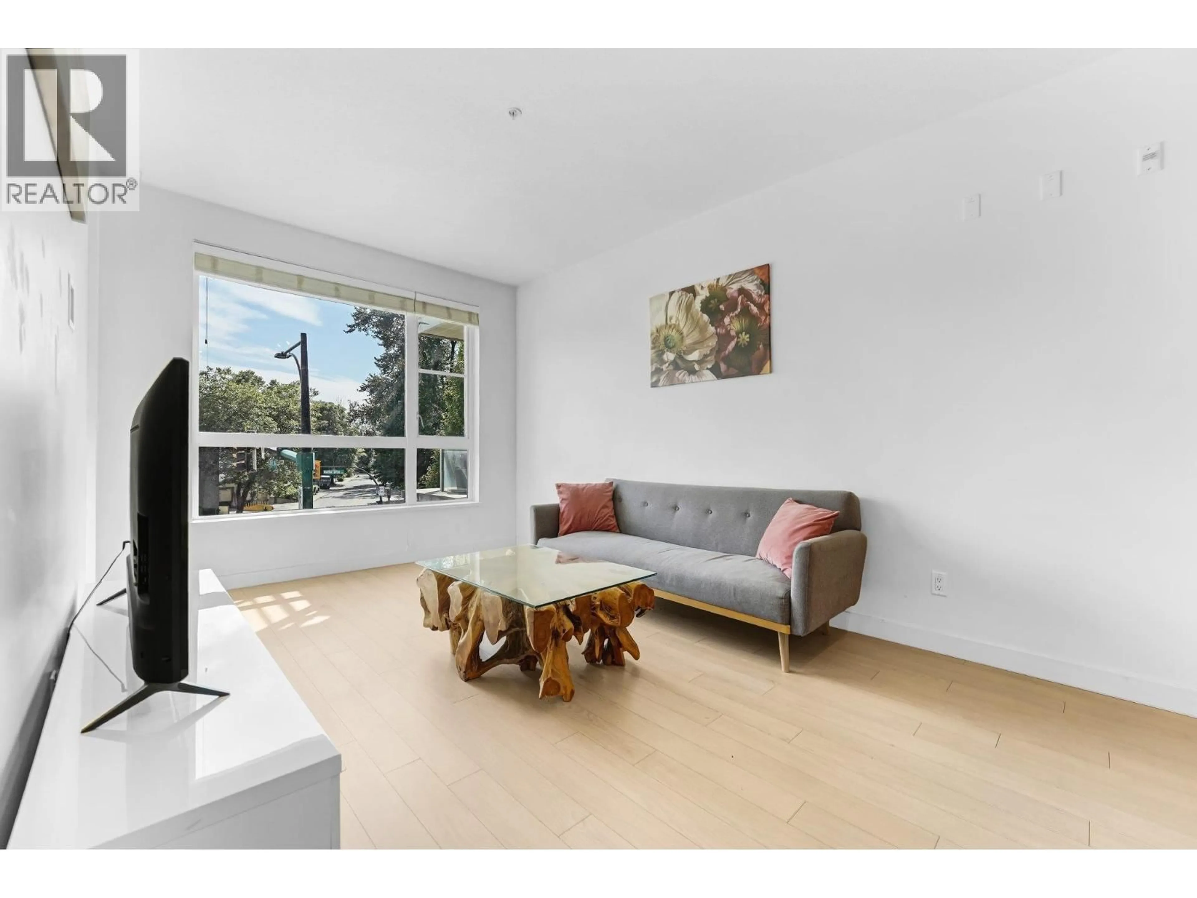 Living room with furniture, unknown for 211 - 1621 HAMILTON AVENUE, North Vancouver British Columbia V7P0B7