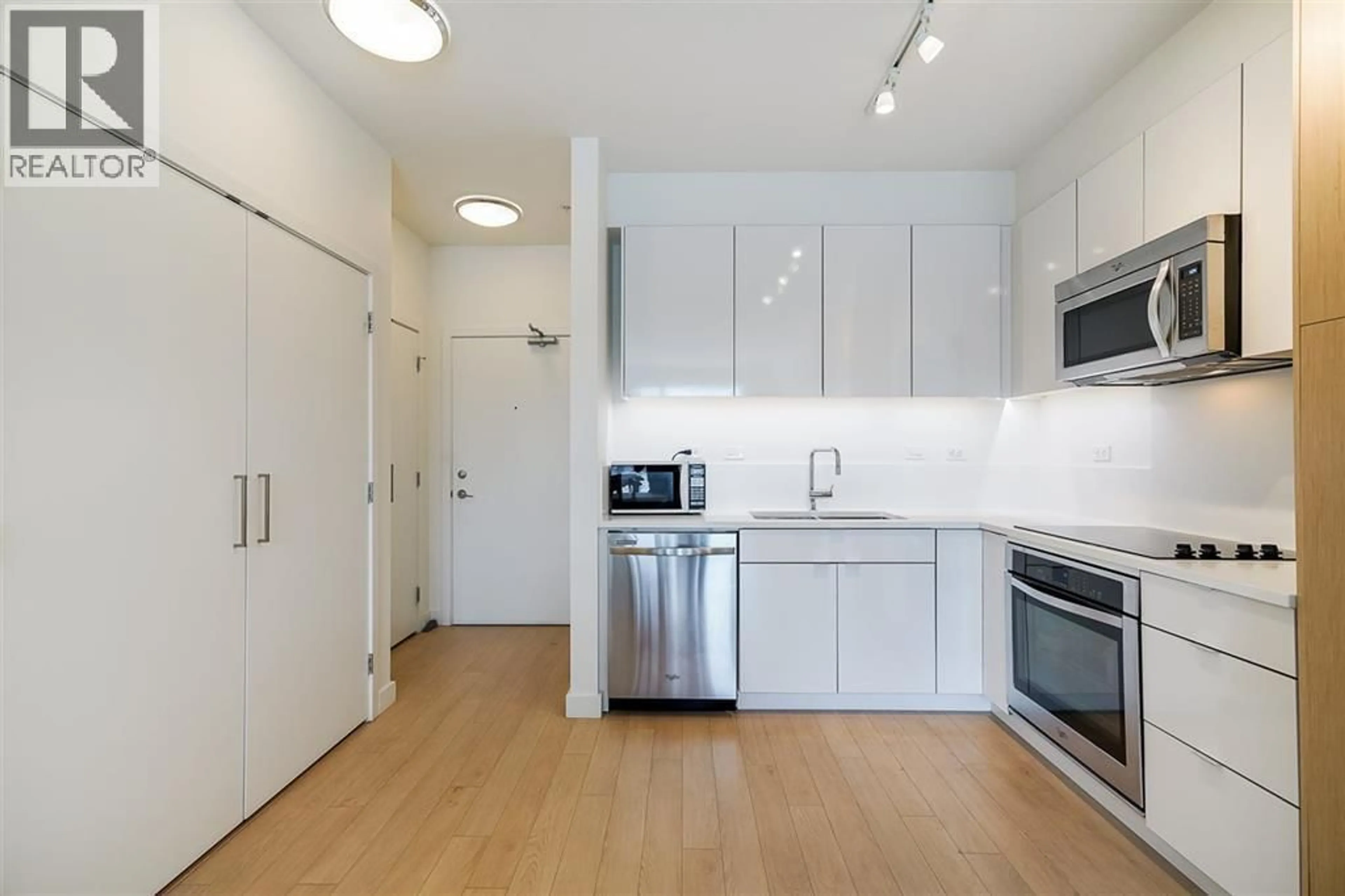 Standard kitchen, unknown for 211 - 1621 HAMILTON AVENUE, North Vancouver British Columbia V7P0B7