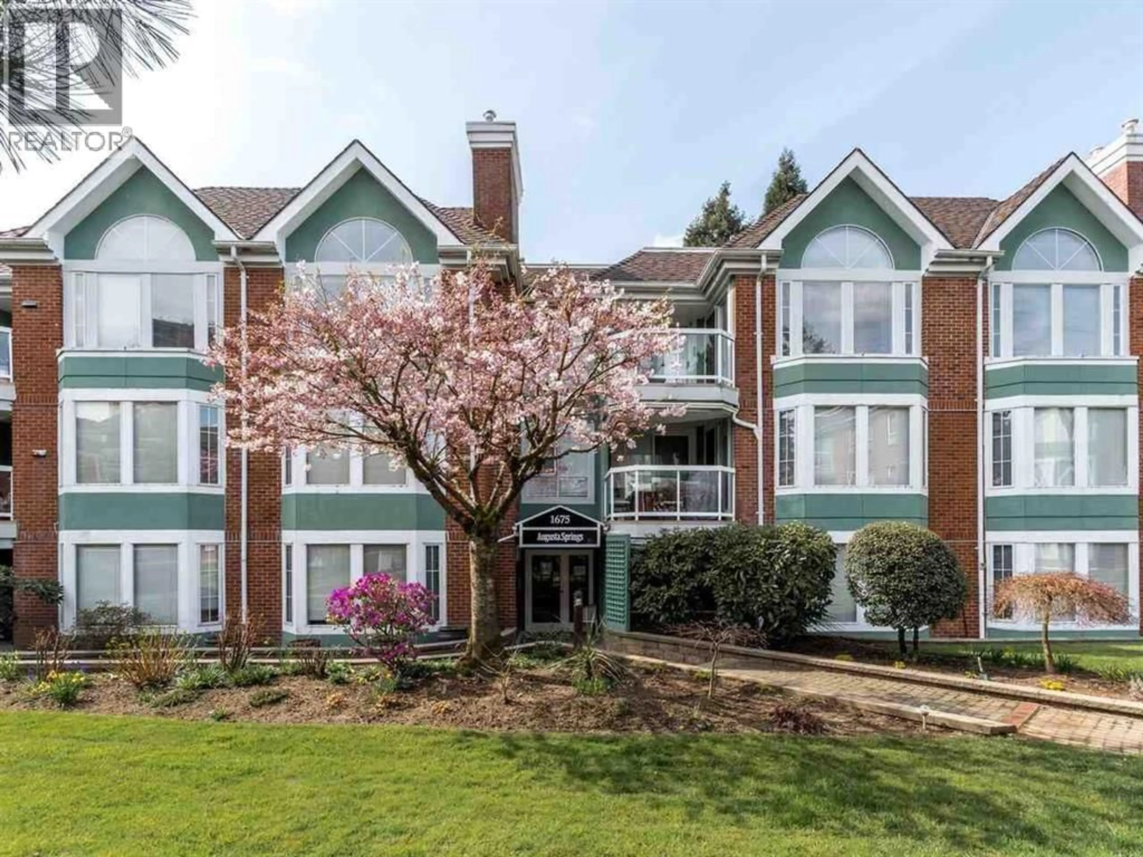 A pic from outside/outdoor area/front of a property/back of a property/a pic from drone, water/lake/river/ocean view for 304 - 1675 AUGUSTA AVENUE, Burnaby British Columbia V5A4S8