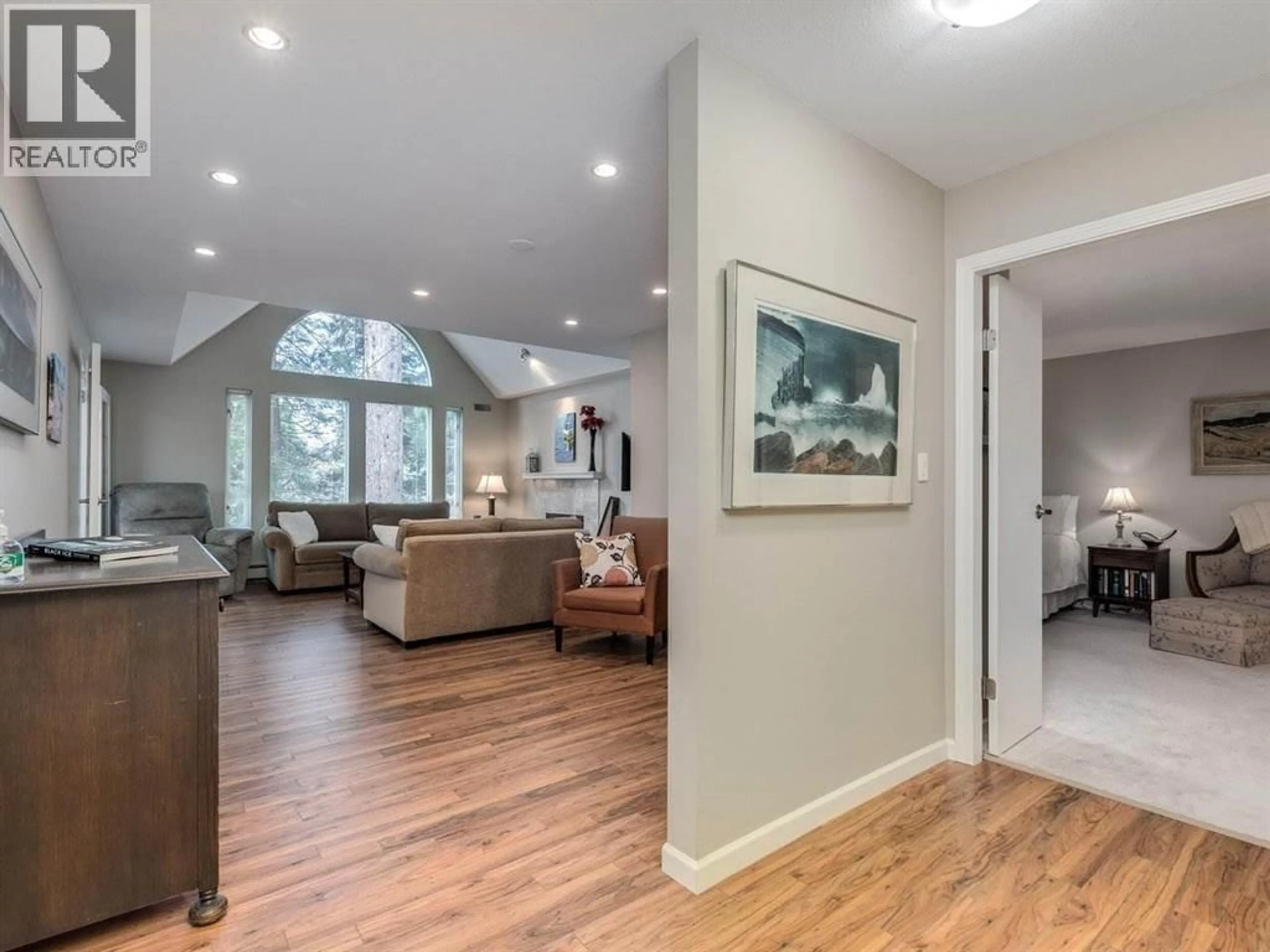 Indoor entryway for 304 - 1675 AUGUSTA AVENUE, Burnaby British Columbia V5A4S8