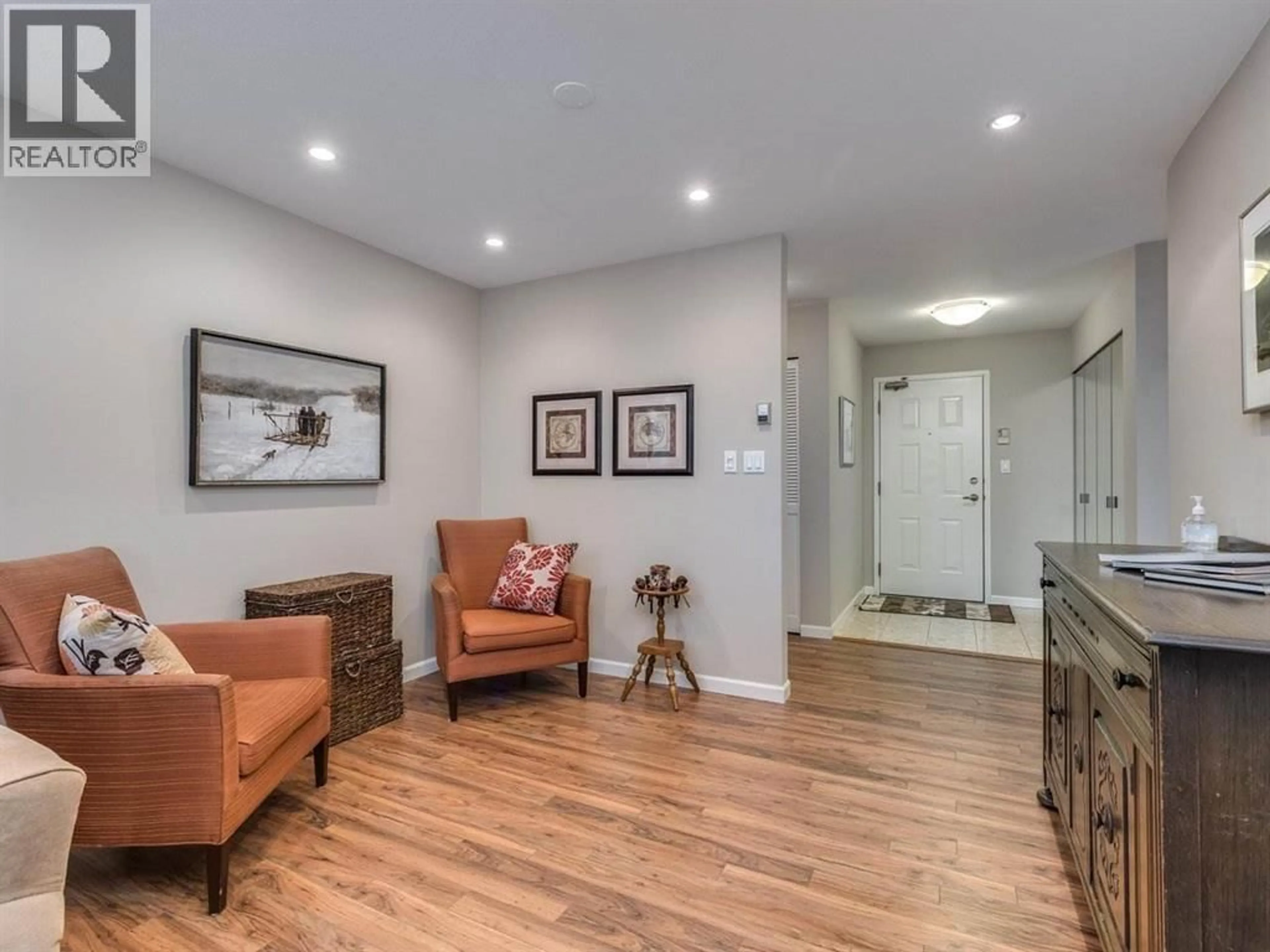 Indoor entryway for 304 - 1675 AUGUSTA AVENUE, Burnaby British Columbia V5A4S8