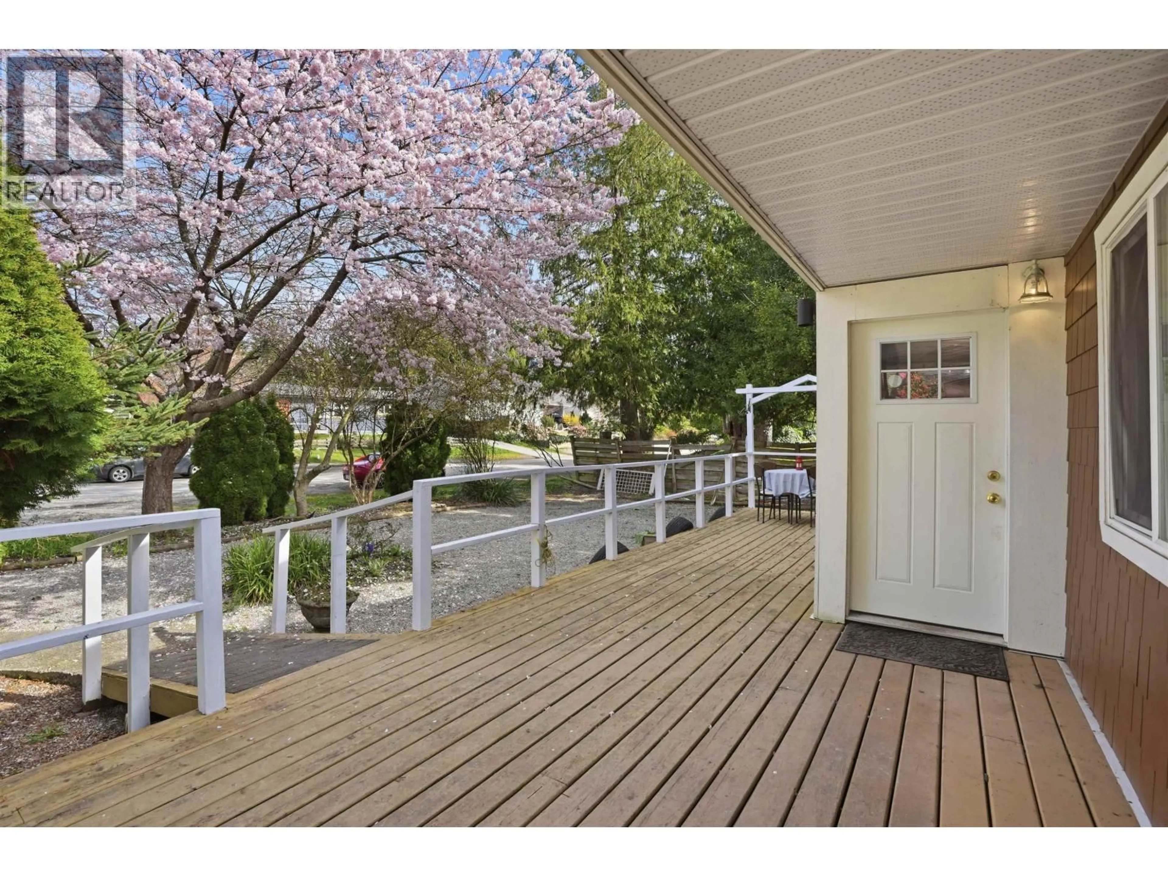Indoor entryway for 5707 MEDUSA STREET, Sechelt British Columbia V0N3A0