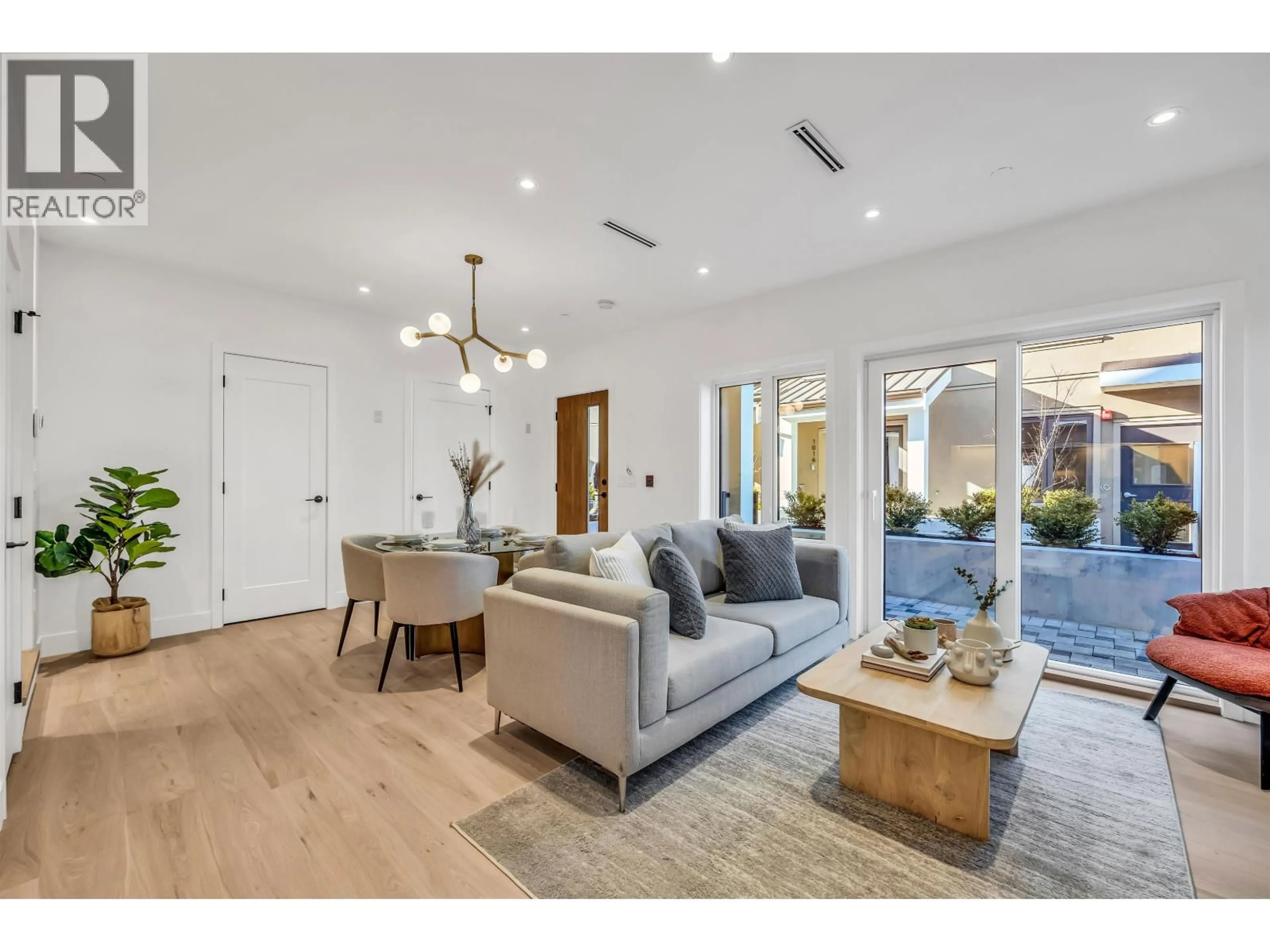 Living room with furniture, unknown for 6815 OAK STREET, Vancouver British Columbia V6P1H5