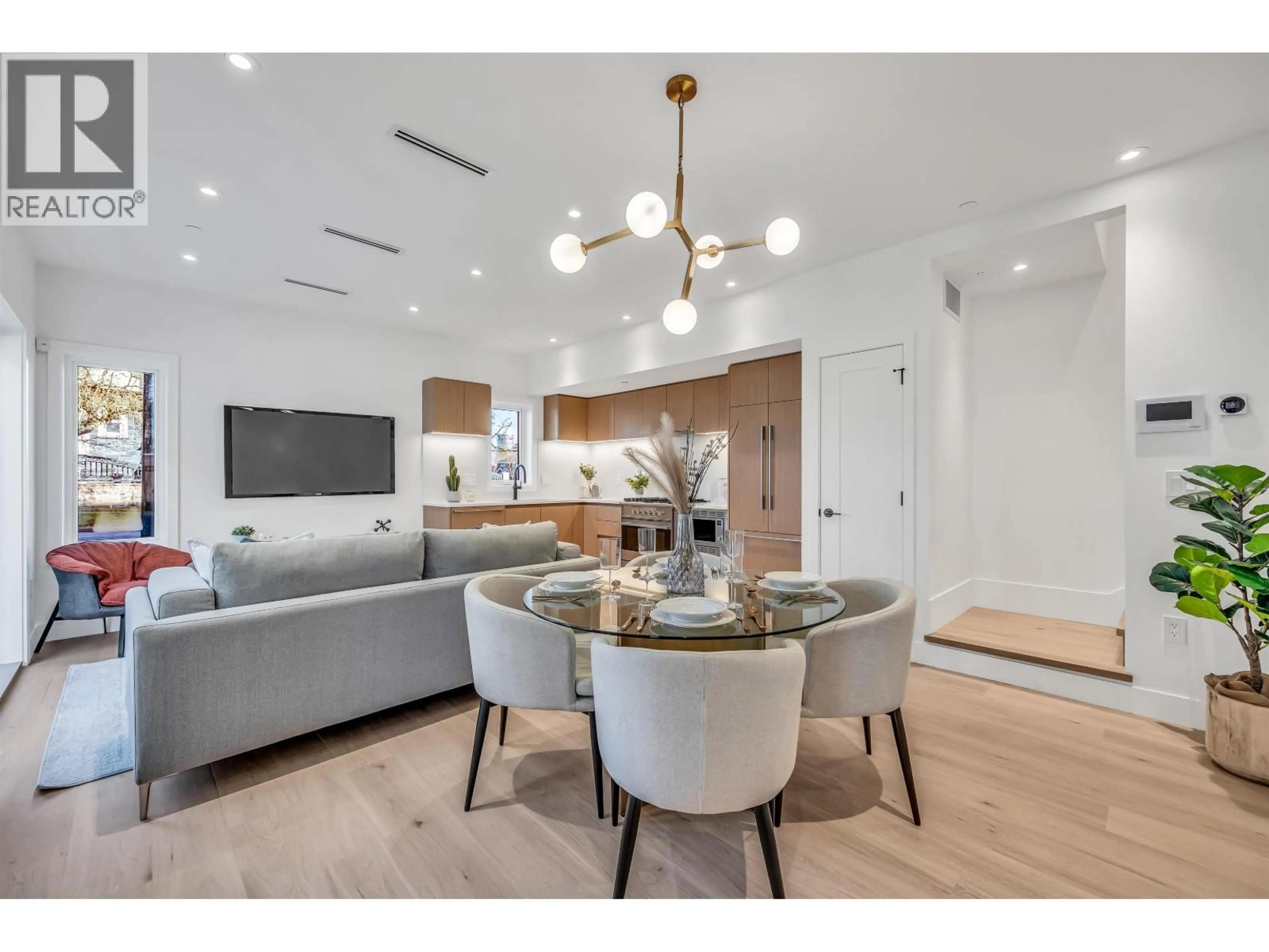 Unknown for 6815 OAK STREET, Vancouver British Columbia V6P1H5