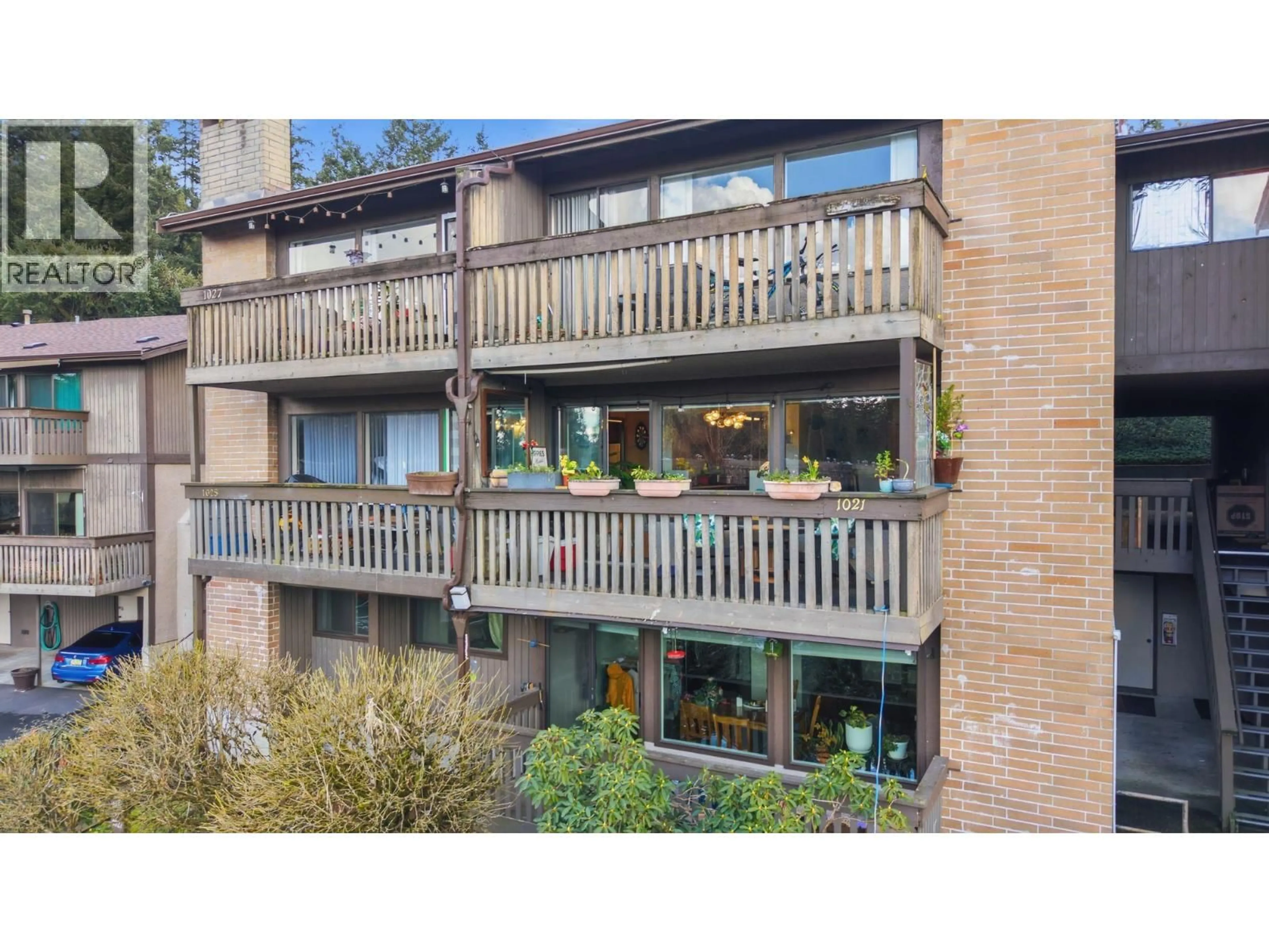 A pic from outside/outdoor area/front of a property/back of a property/a pic from drone, unknown for 1021 OLD LILLOOET ROAD, North Vancouver British Columbia V7J3H6