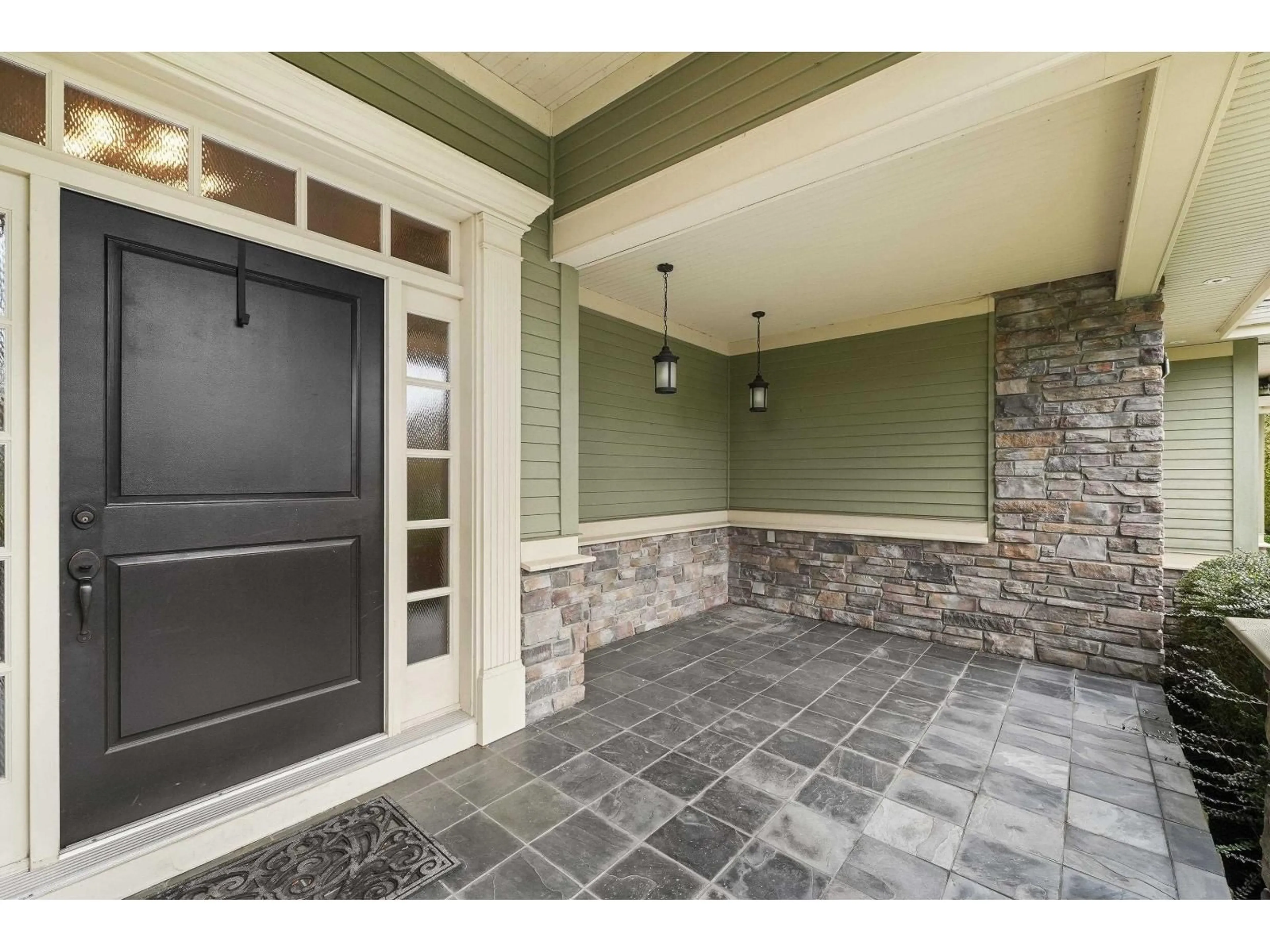 Indoor entryway for 15845 39A AVENUE, Surrey British Columbia V3Z0L1