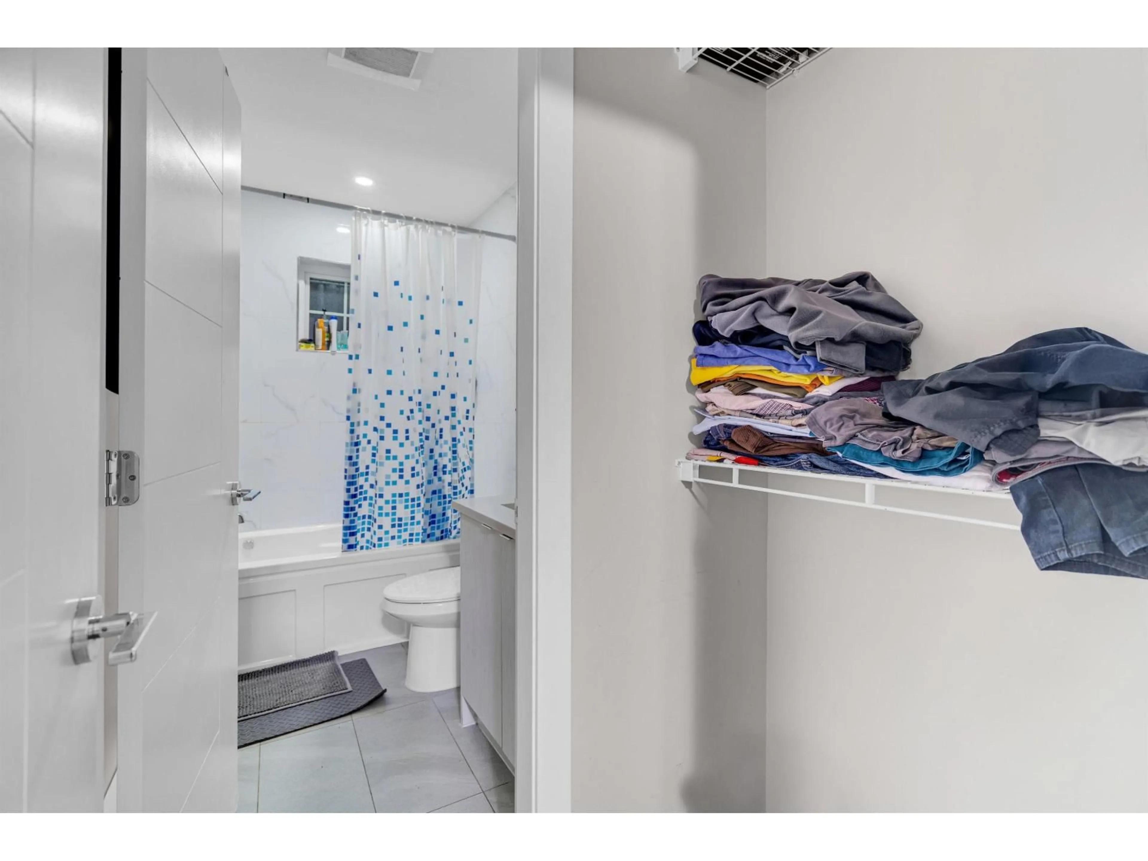 Standard bathroom, ceramic/tile floor for 26 - 11267 133 STREET, Surrey British Columbia V3R0E3