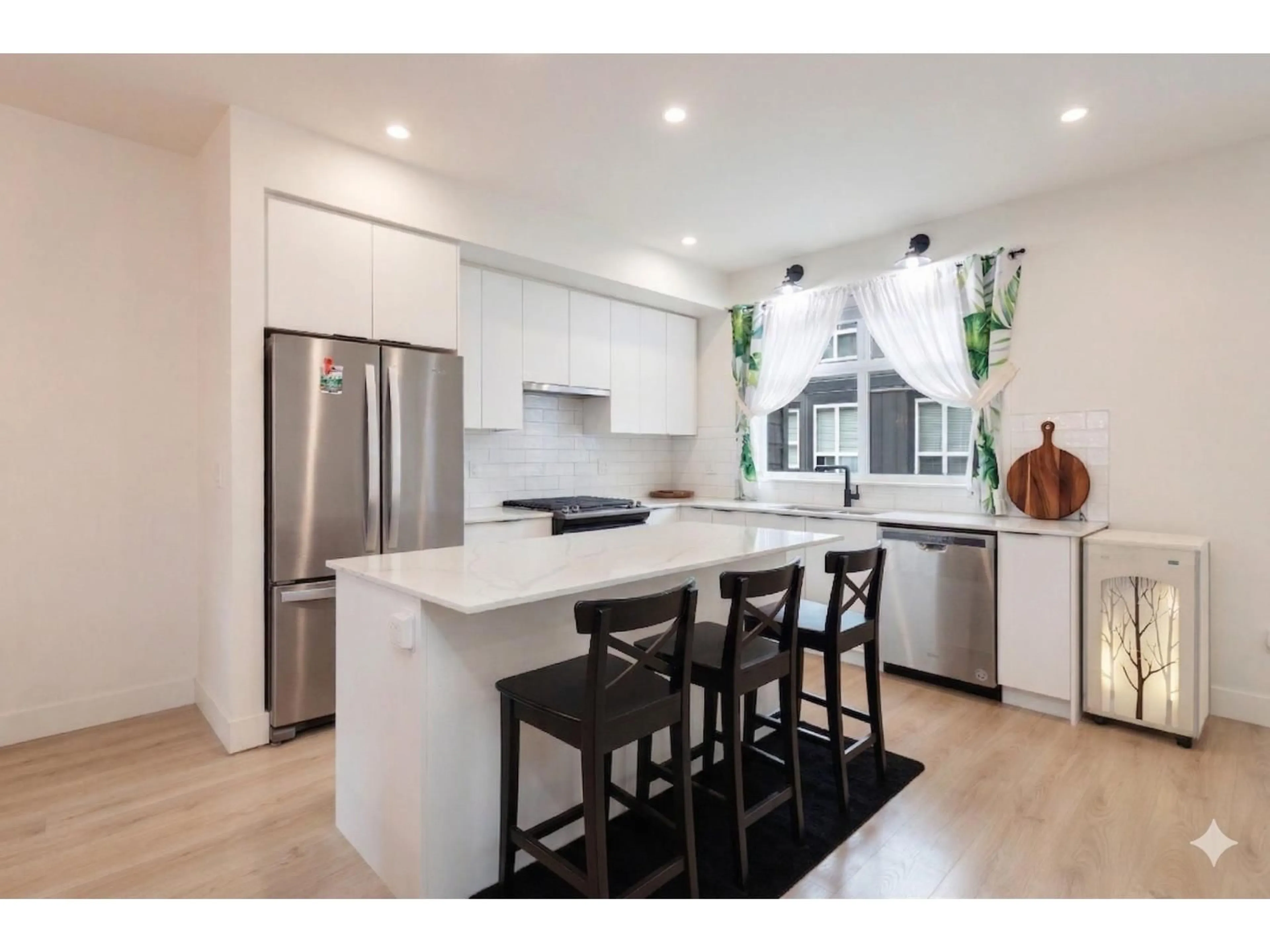 Open concept kitchen, unknown for 19255 ALOHA DRIVE, Surrey British Columbia V4N6T8