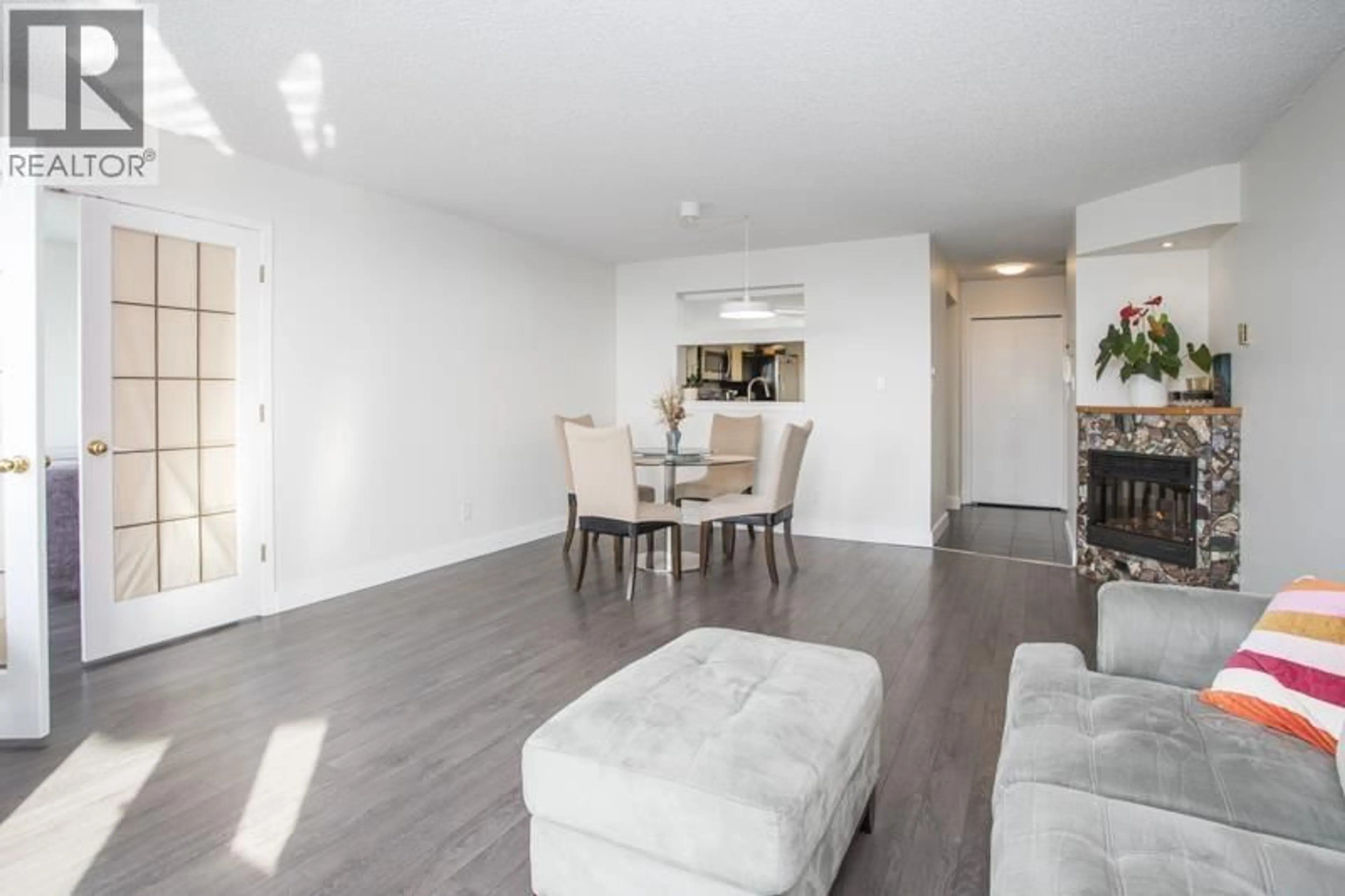 Living room with furniture, wood/laminate floor for 1104 - 121 TENTH STREET, New Westminster British Columbia V3M3X7