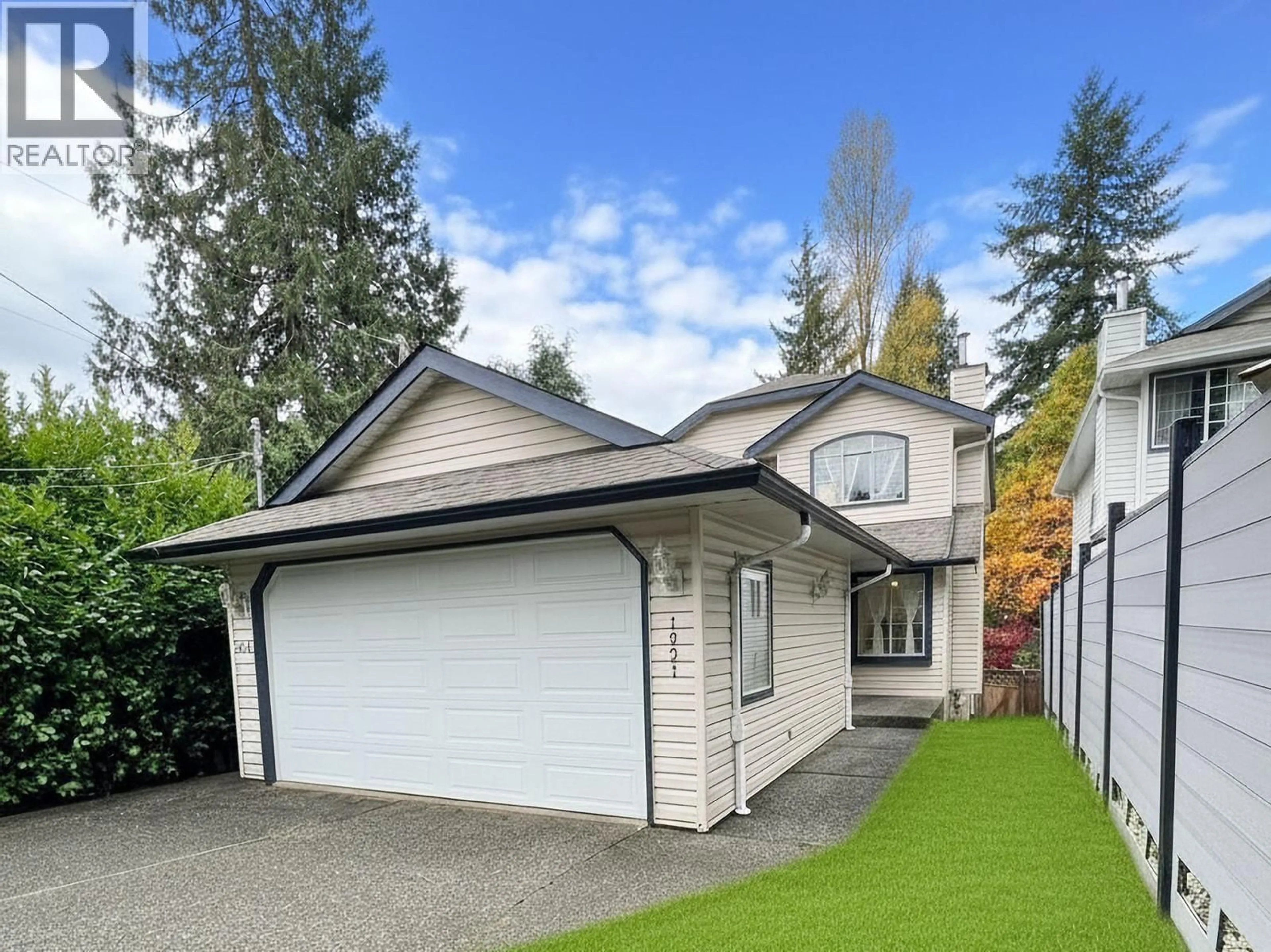 Home with vinyl exterior material, street for 1931 WESTVIEW DRIVE, North Vancouver British Columbia V7M3B1