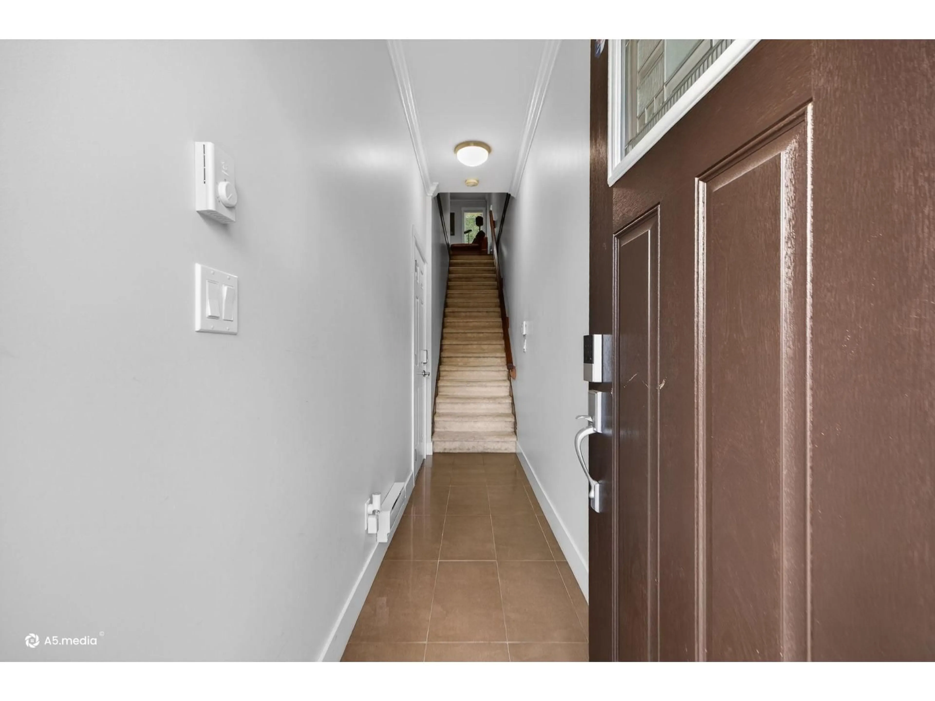 Indoor foyer for 6 - 13670 62 AVENUE, Surrey British Columbia V3X0H8