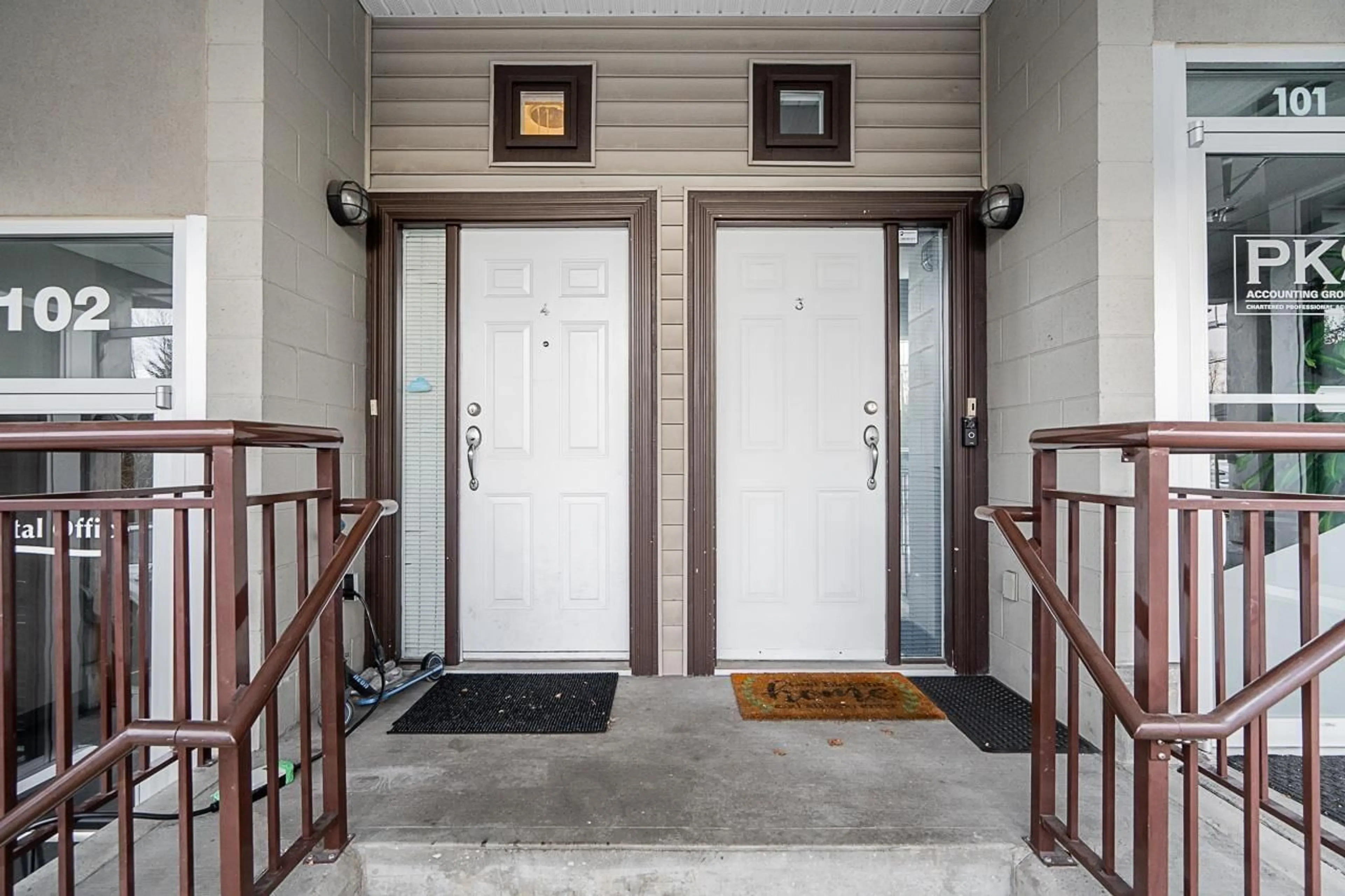 Indoor entryway for 4 - 8814 216 STREET, Langley British Columbia V1M2Z6