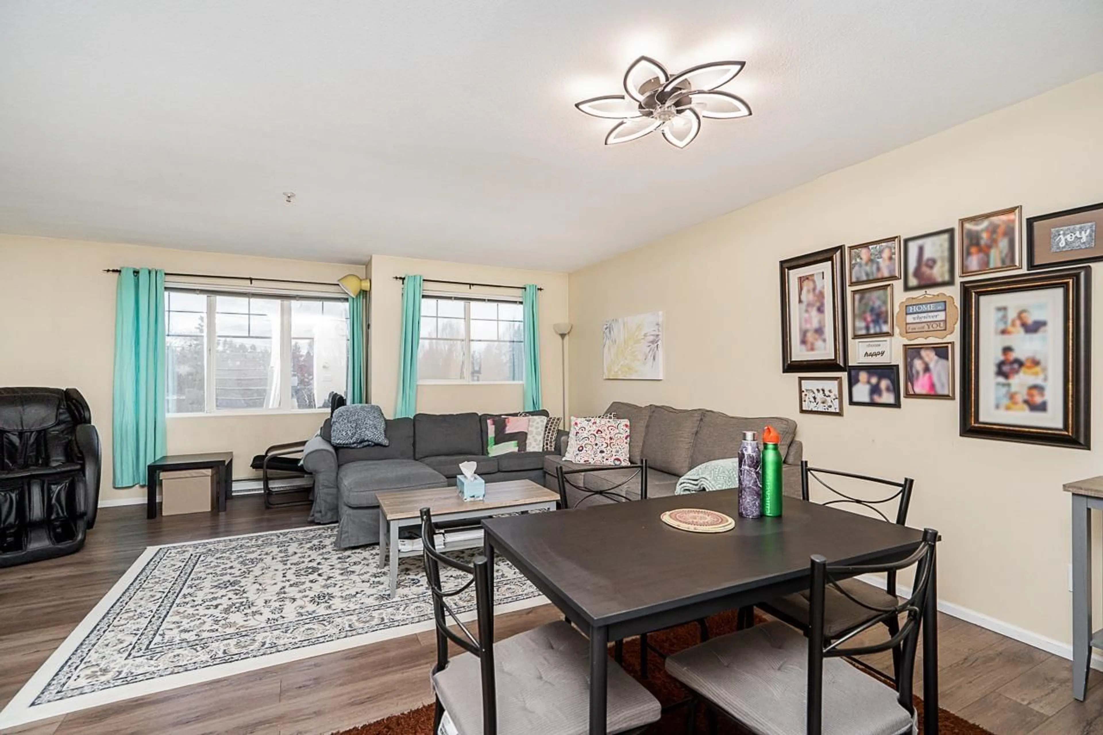 Living room with furniture, wood/laminate floor for 4 - 8814 216 STREET, Langley British Columbia V1M2Z6