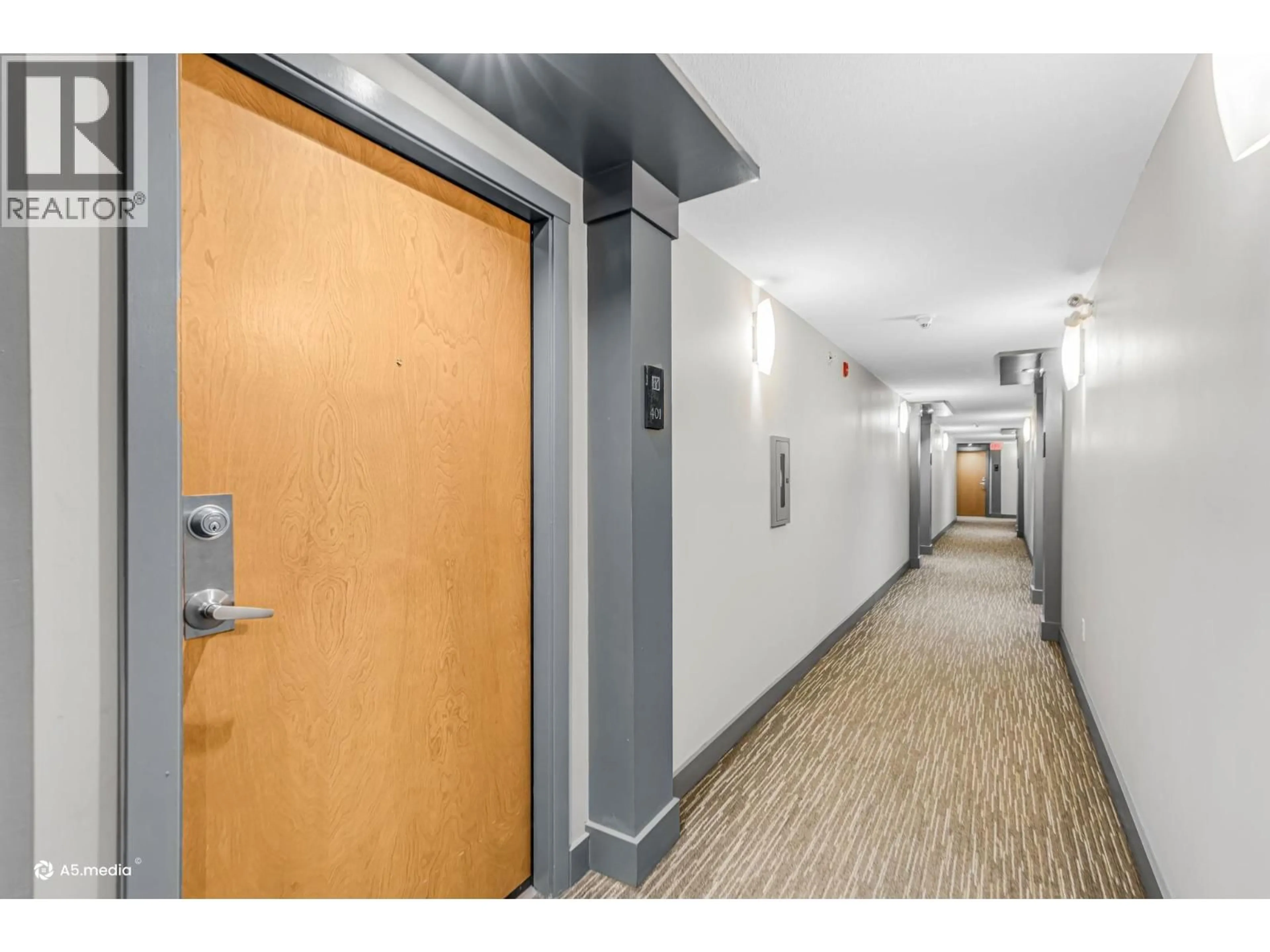 Indoor foyer for 401 - 2951 SILVER SPRINGS BOULEVARD, Coquitlam British Columbia V3E3S4