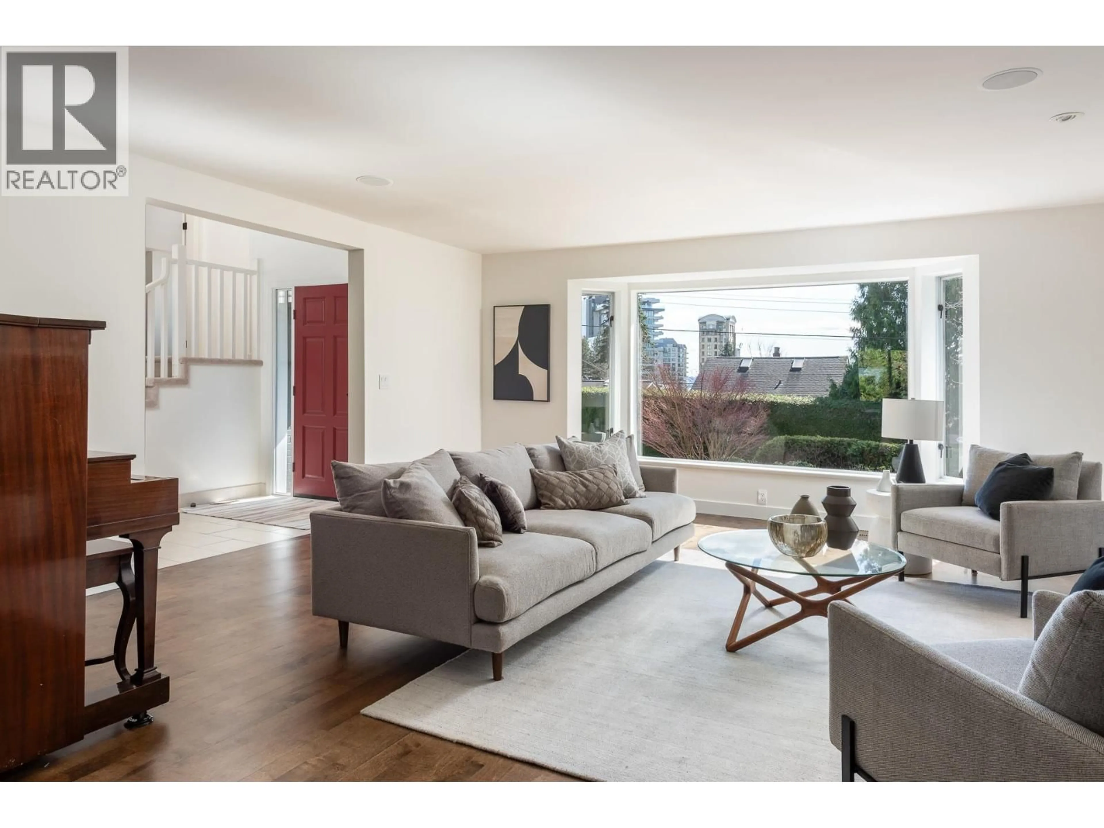 Living room with furniture, unknown for 2323 INGLEWOOD AVENUE, West Vancouver British Columbia V7V1Z9