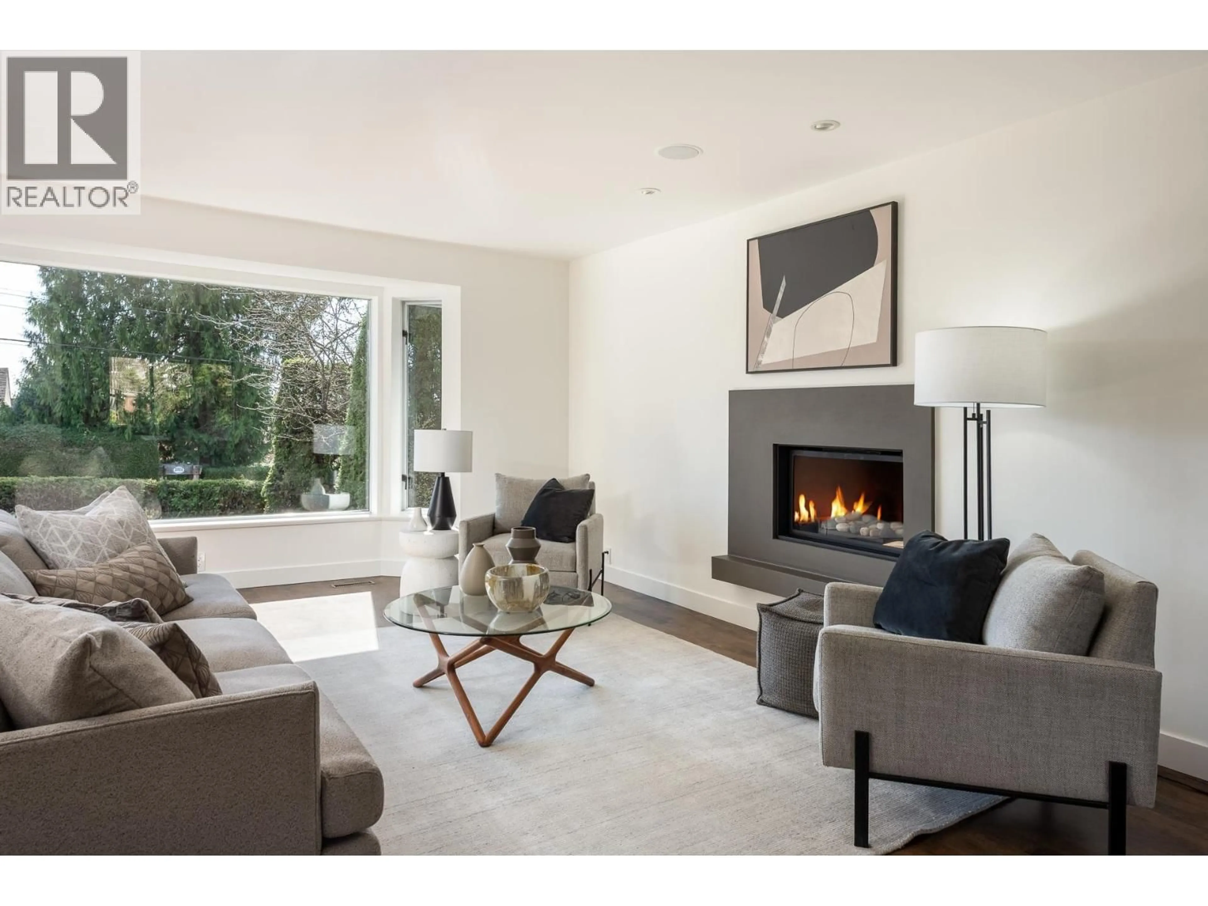 Living room with furniture, unknown for 2323 INGLEWOOD AVENUE, West Vancouver British Columbia V7V1Z9