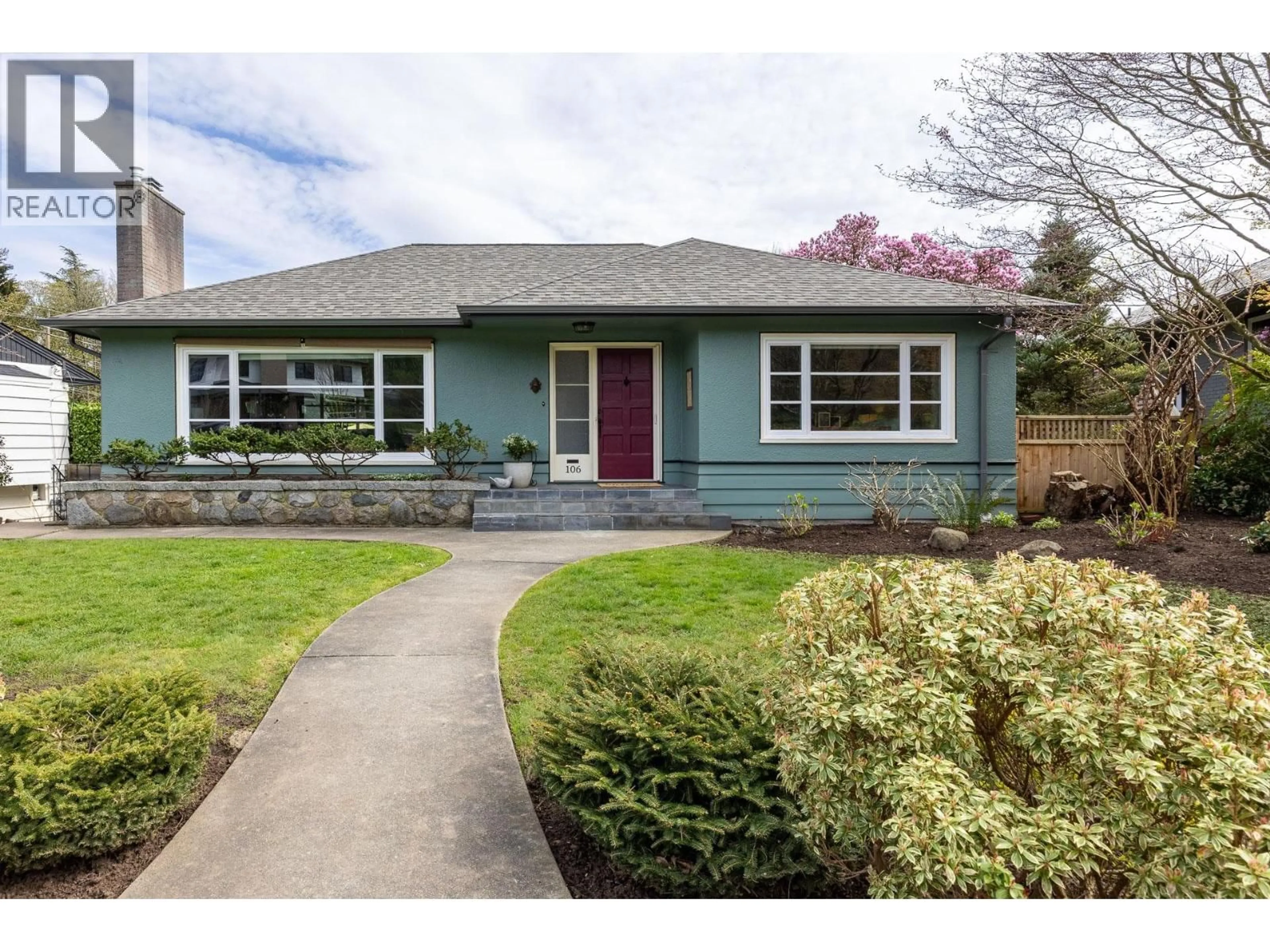 Home with vinyl exterior material, street for 106 COLLEGE COURT, New Westminster British Columbia V3L1K9