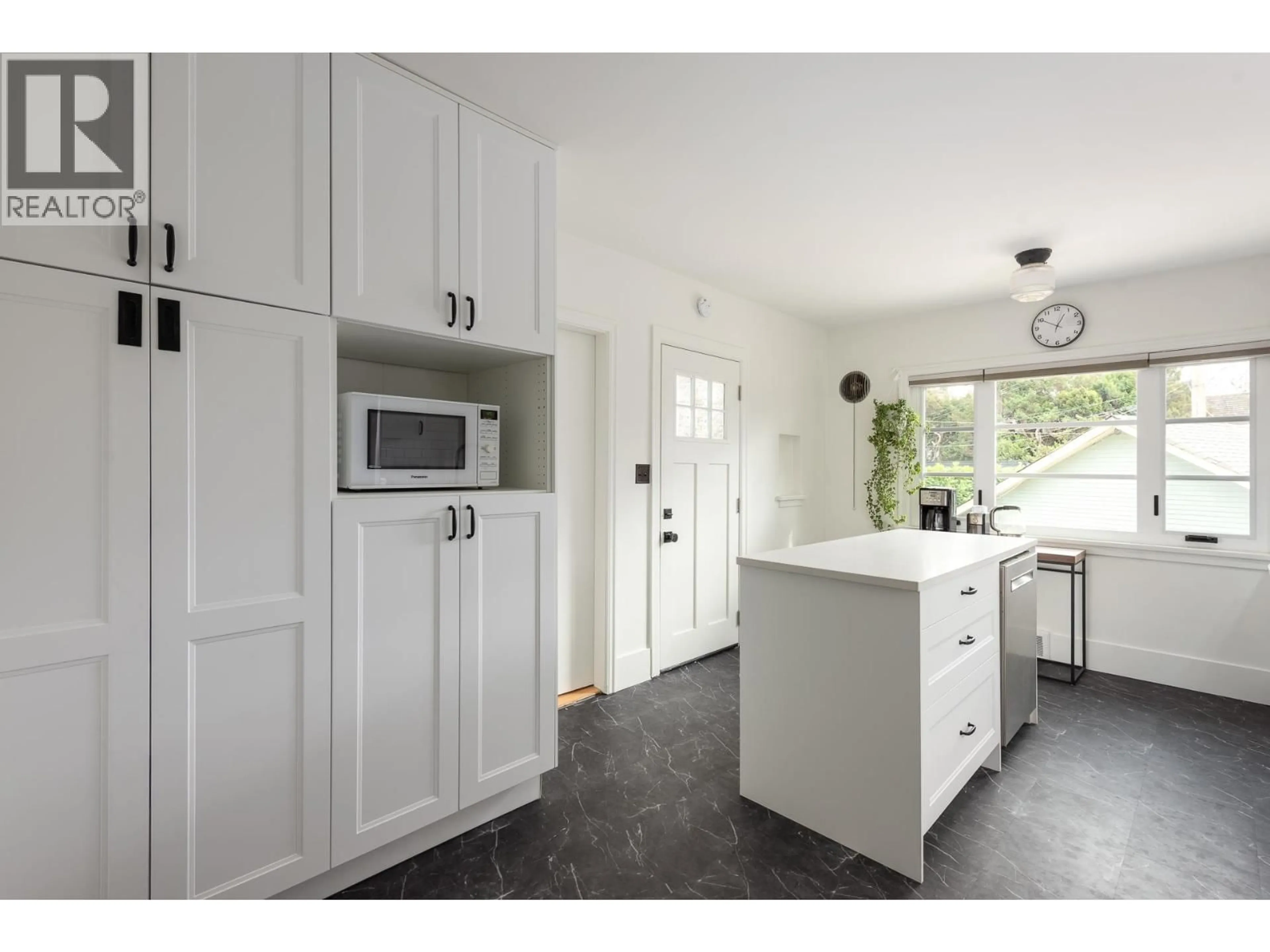 Open concept kitchen, ceramic/tile floor for 106 COLLEGE COURT, New Westminster British Columbia V3L1K9