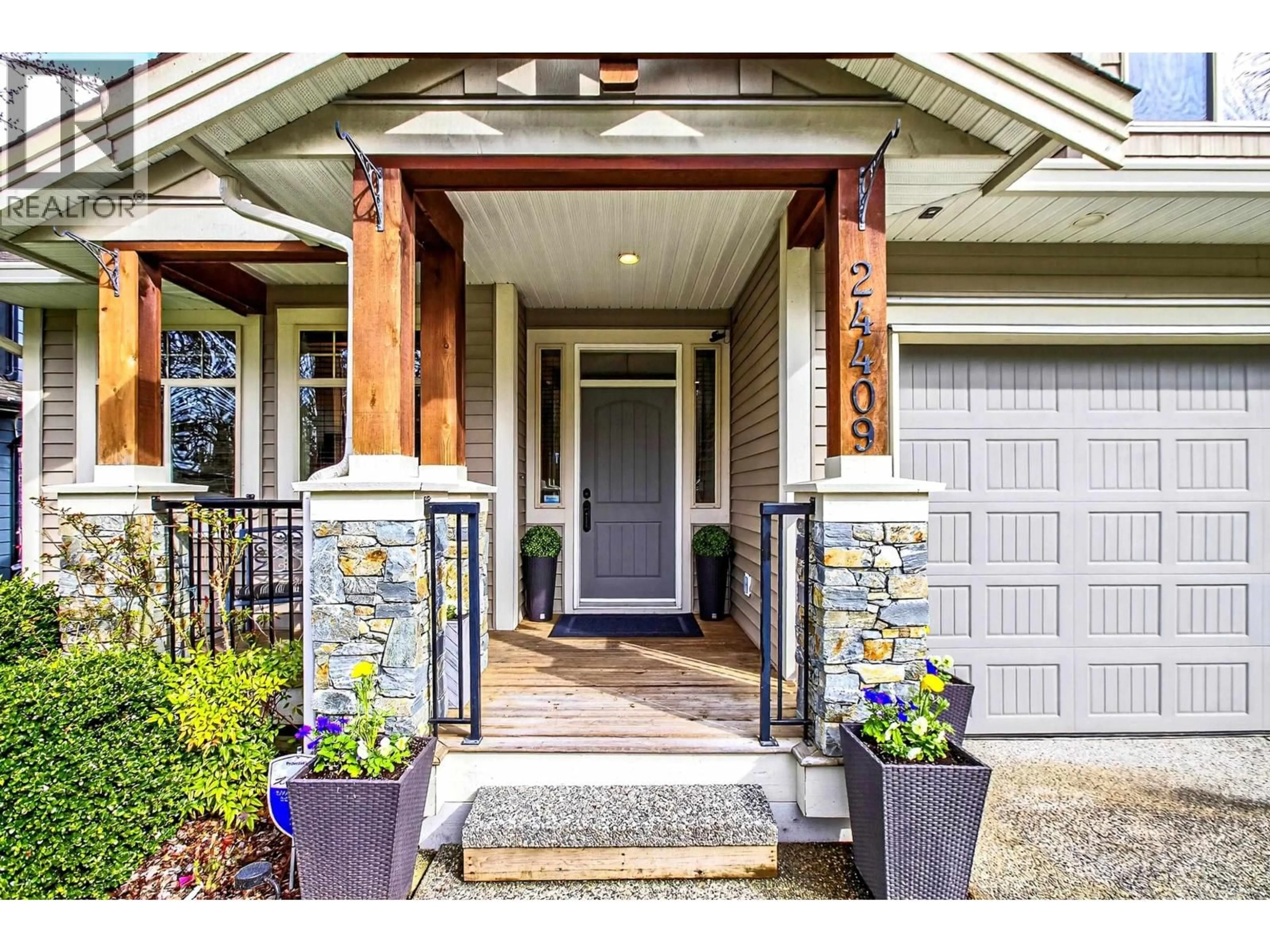 Indoor entryway for 24409 KIMOLA DRIVE, Maple Ridge British Columbia V2W0B9