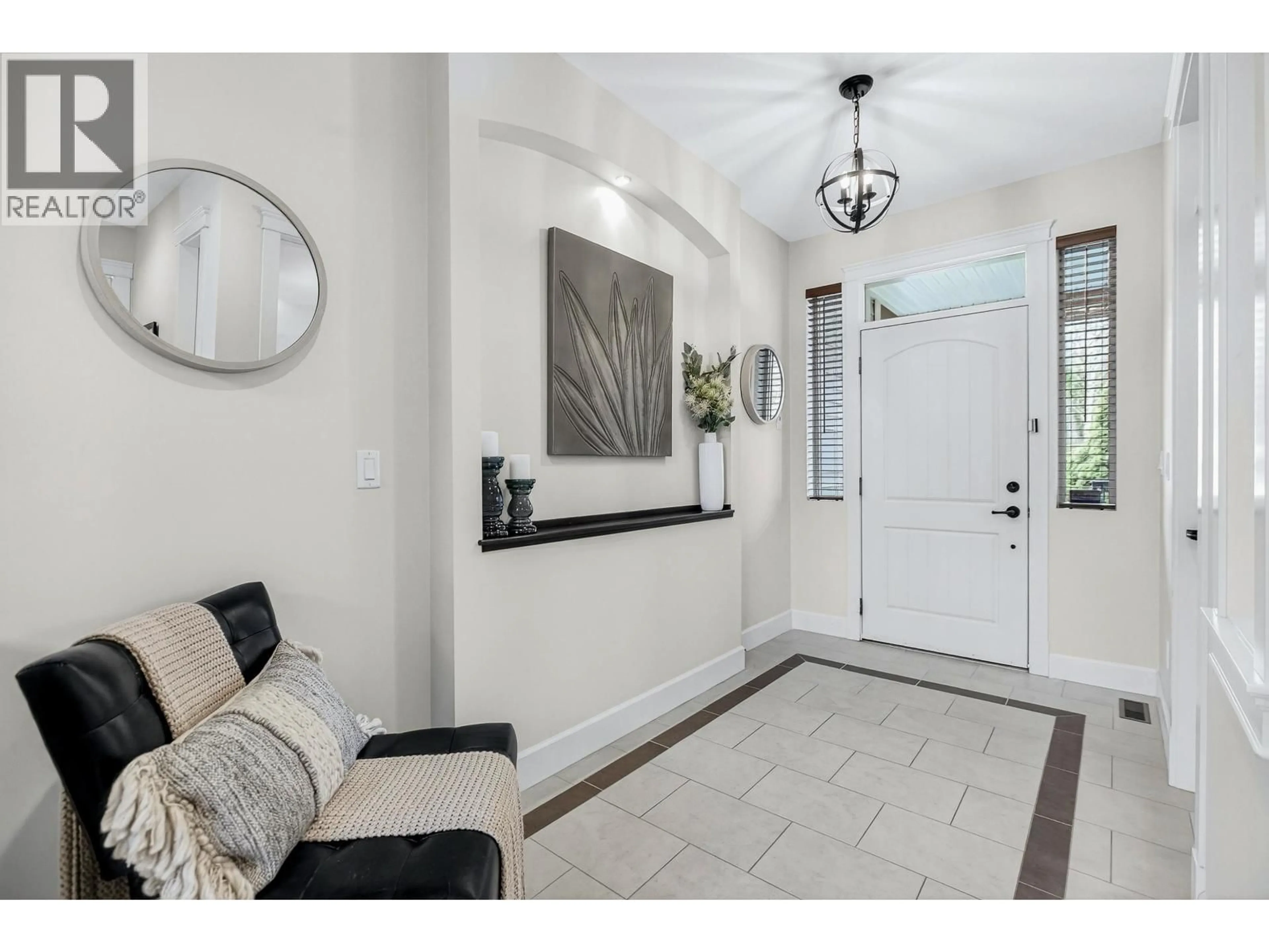 Indoor entryway for 24409 KIMOLA DRIVE, Maple Ridge British Columbia V2W0B9