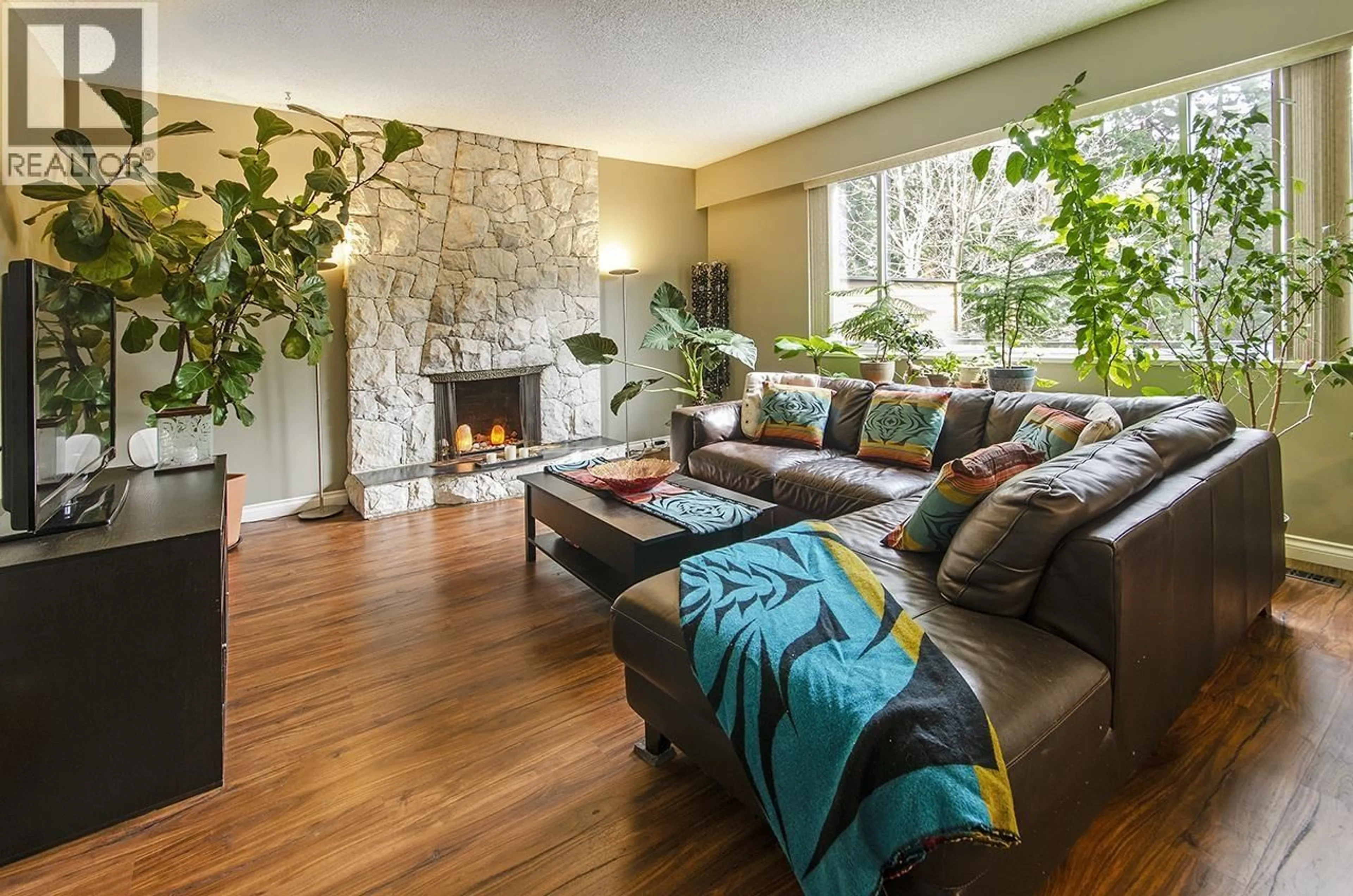 Living room with furniture, wood/laminate floor for 343 DARTMOOR DRIVE, Coquitlam British Columbia V3K5R6