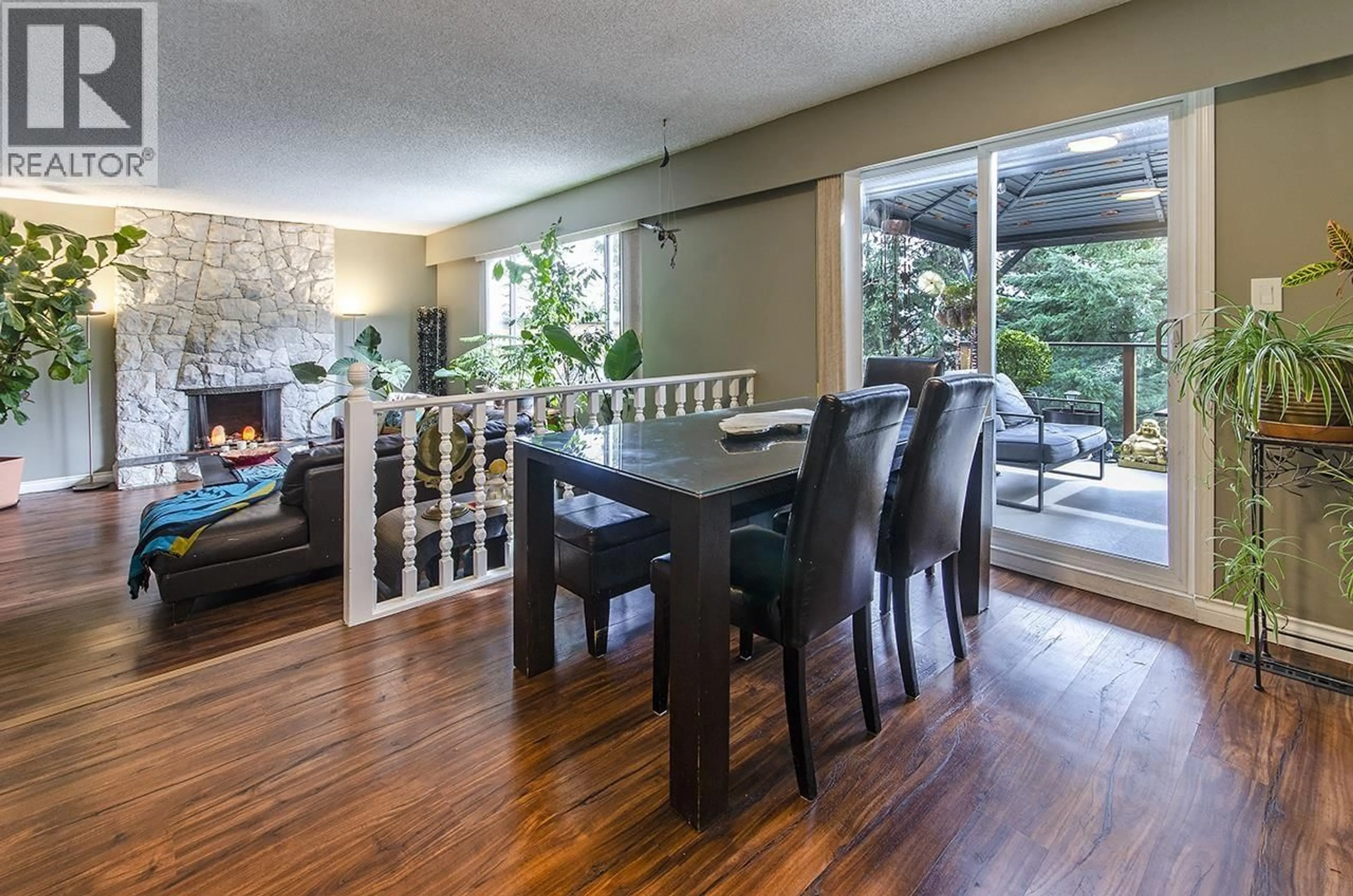 Dining room, wood/laminate floor for 343 DARTMOOR DRIVE, Coquitlam British Columbia V3K5R6