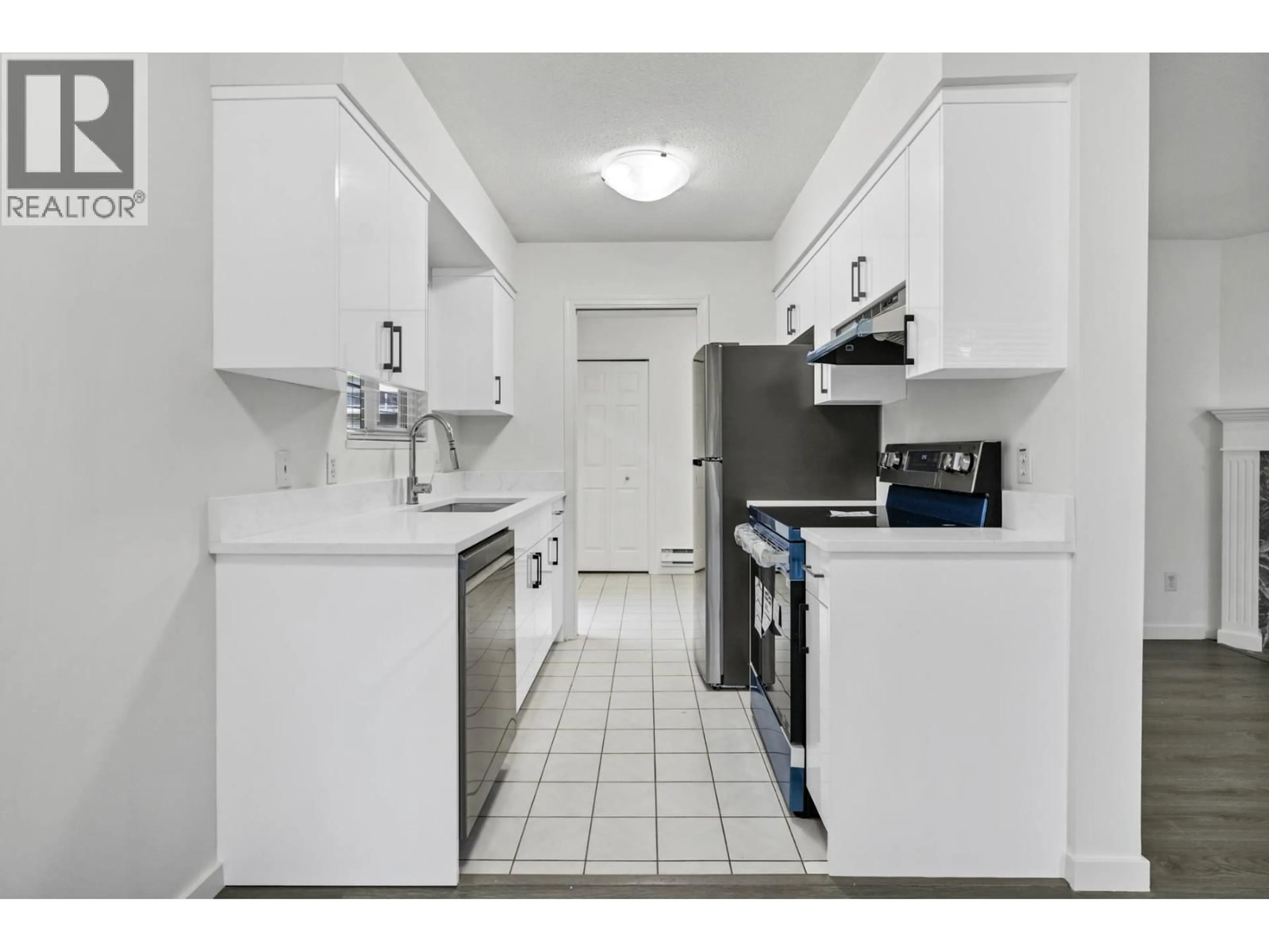 Standard kitchen, ceramic/tile floor for 5 - 7091 BLUNDELL ROAD, Richmond British Columbia V6Y1J5