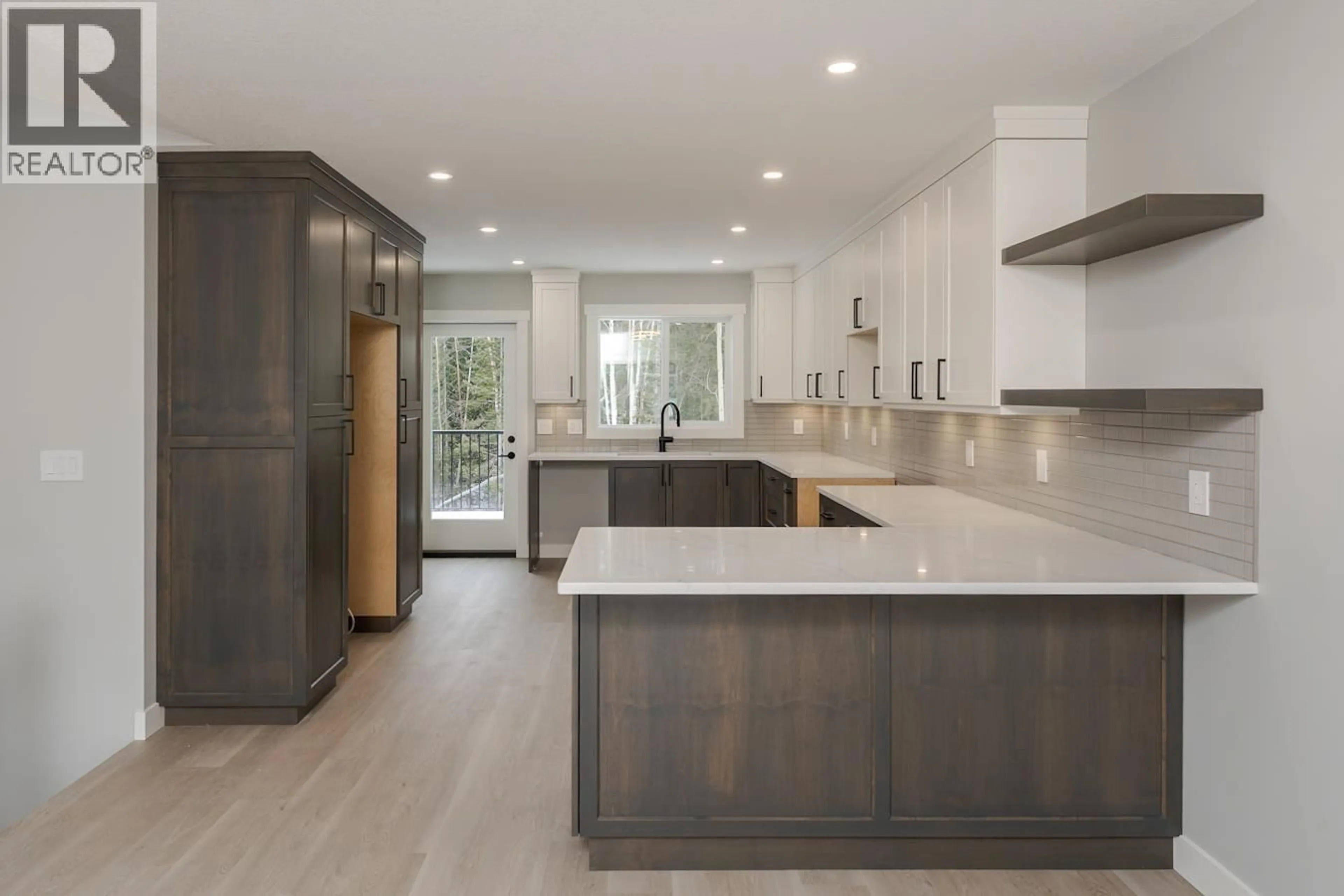 Contemporary kitchen, unknown for 7240 HILLU ROAD, Prince George British Columbia V2K0B4