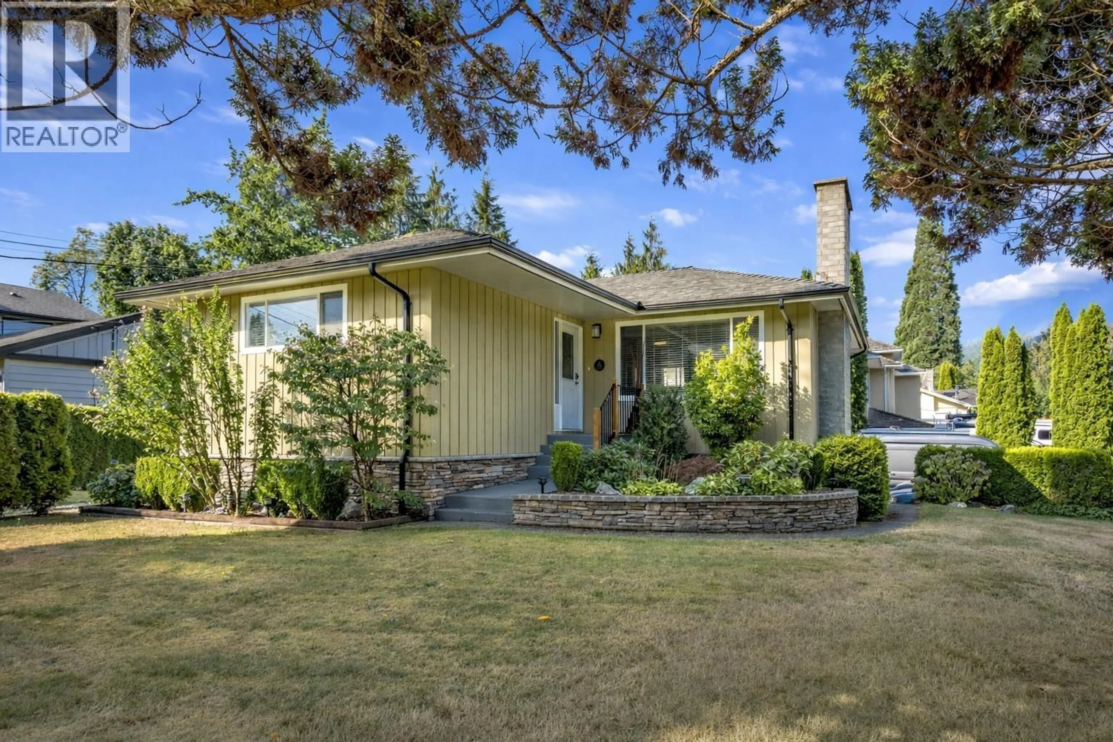 Home with vinyl exterior material, street for 40251 KALODON ROAD, Squamish British Columbia V0N1T0
