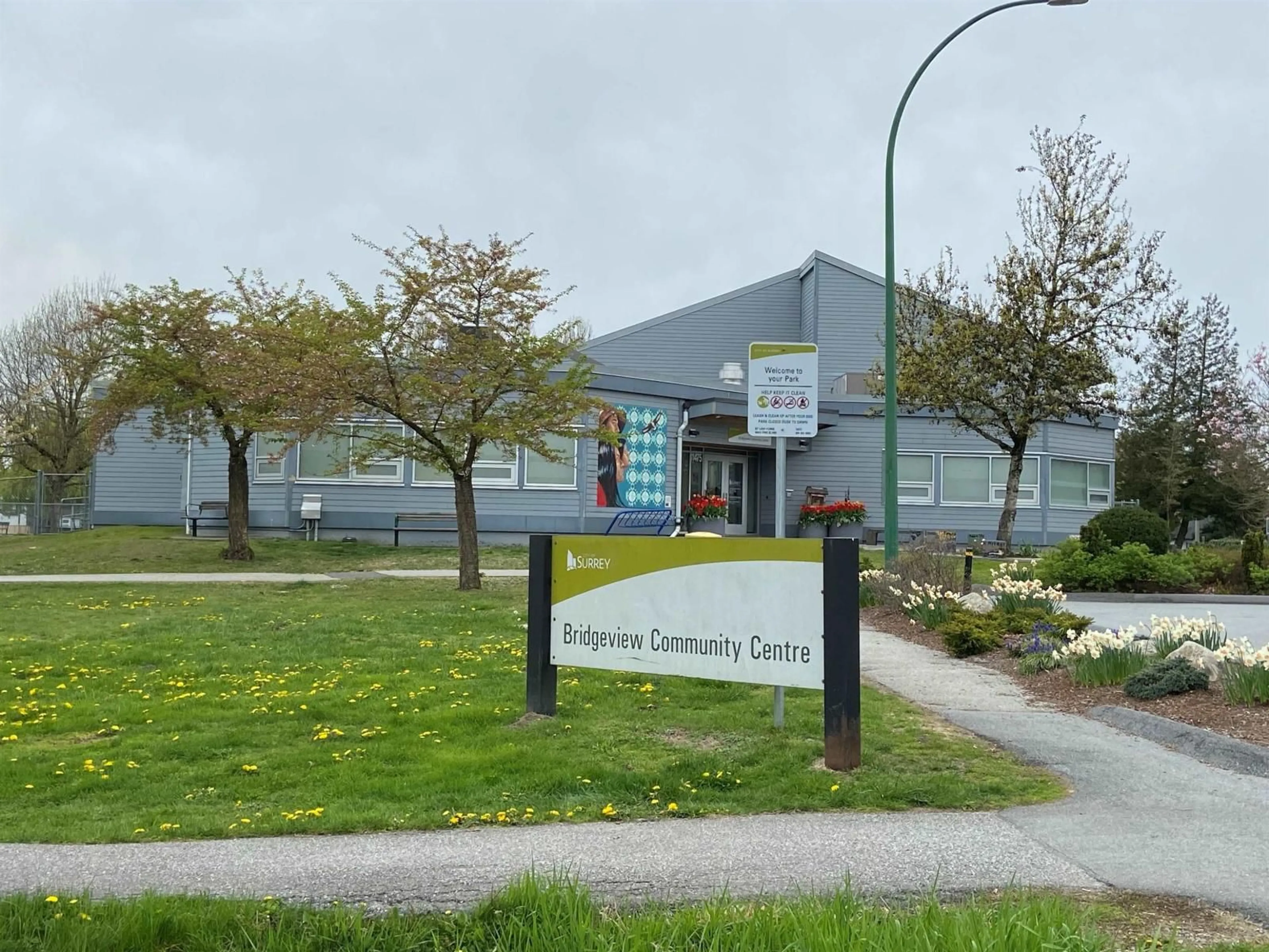 Indoor foyer for 12720 114B AVENUE, Surrey British Columbia V3V3P5