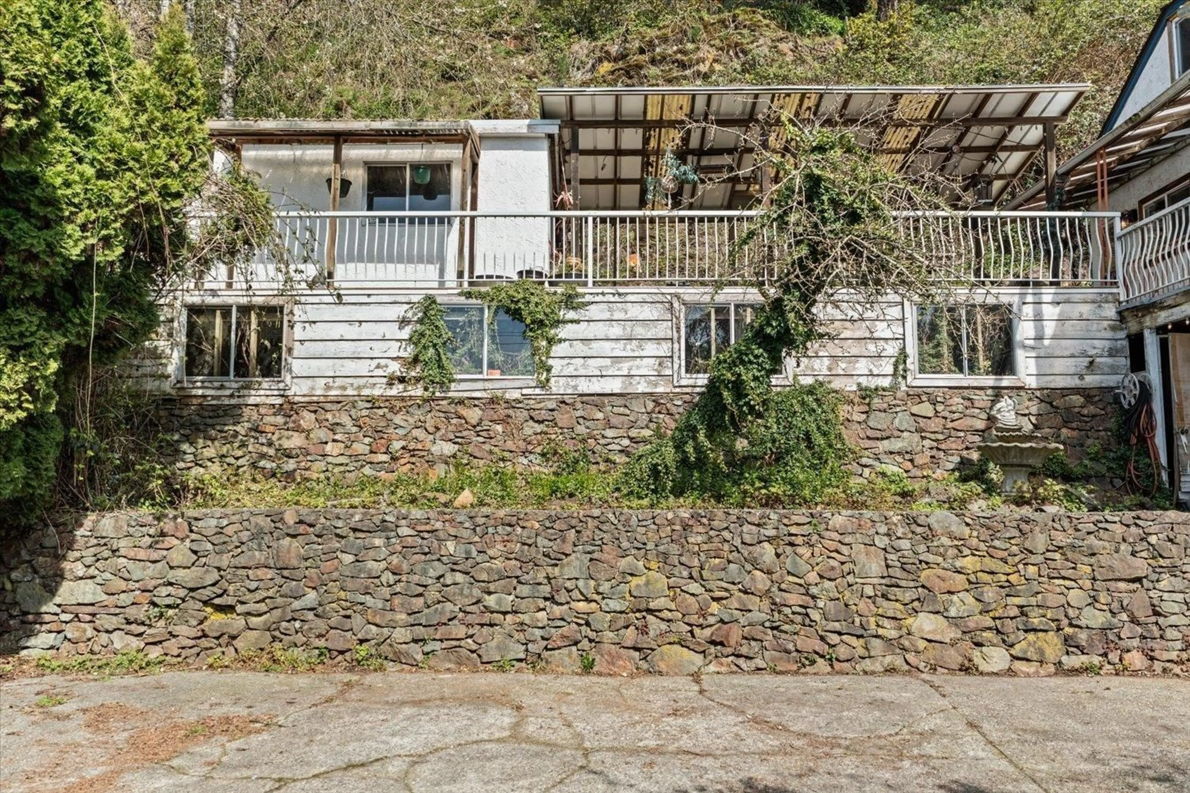 Patio, street for 47145 YALE ROAD, Chilliwack British Columbia V2P7M9