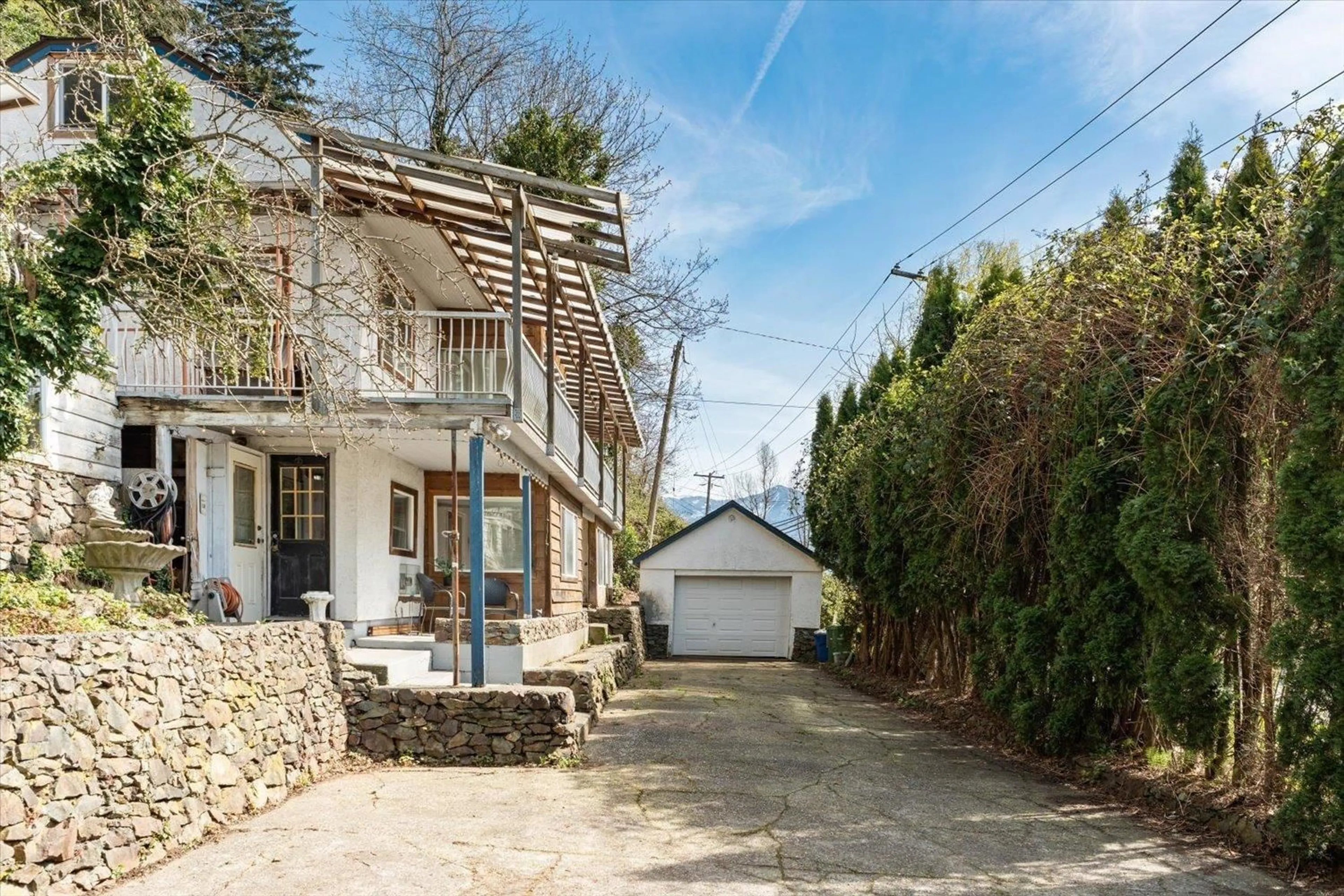 A pic from outside/outdoor area/front of a property/back of a property/a pic from drone, street for 47145 YALE ROAD, Chilliwack British Columbia V2P7M9