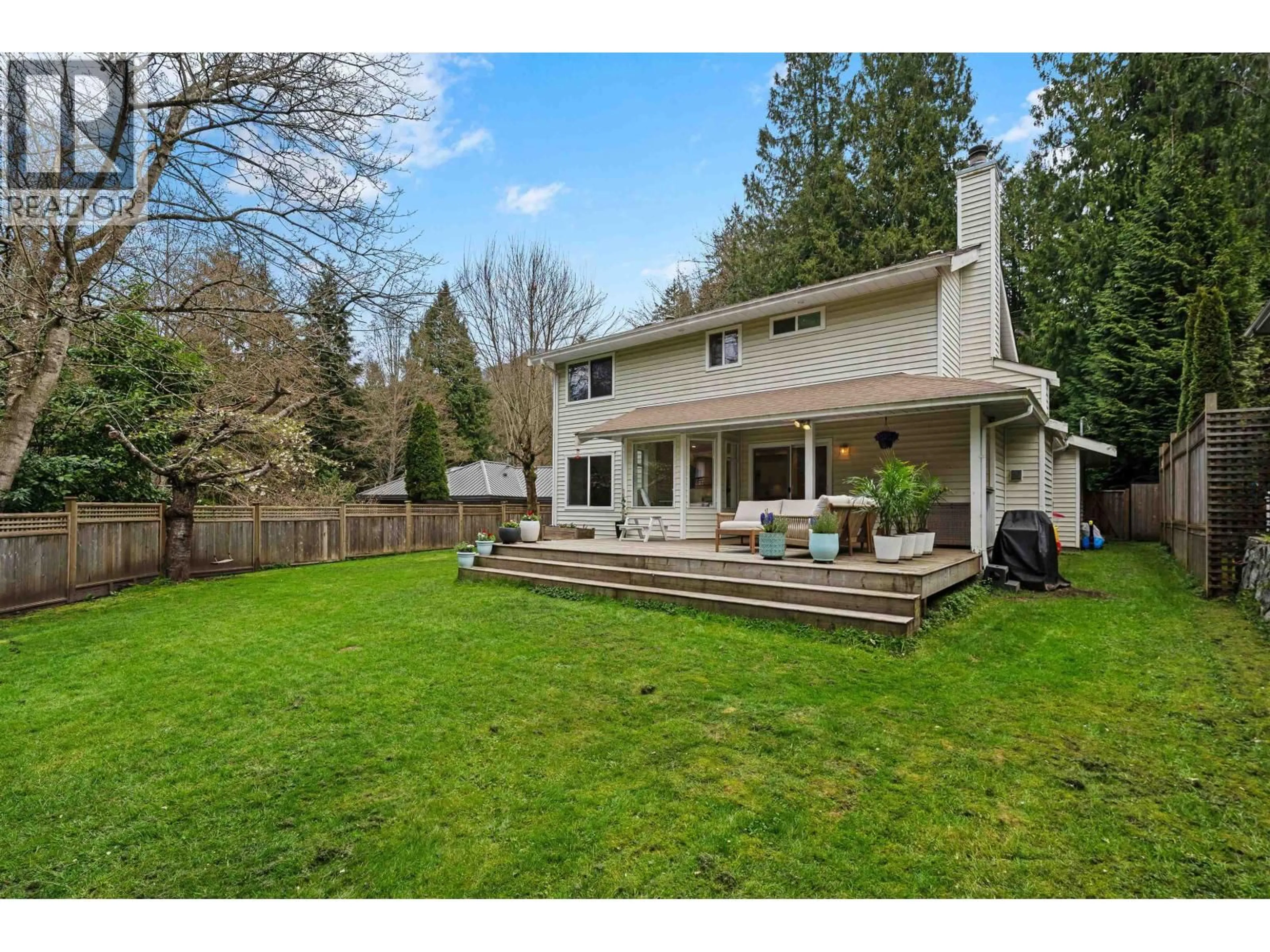 A pic from outside/outdoor area/front of a property/back of a property/a pic from drone, unknown for 5636 MARINE DRIVE, West Vancouver British Columbia V7W2R6