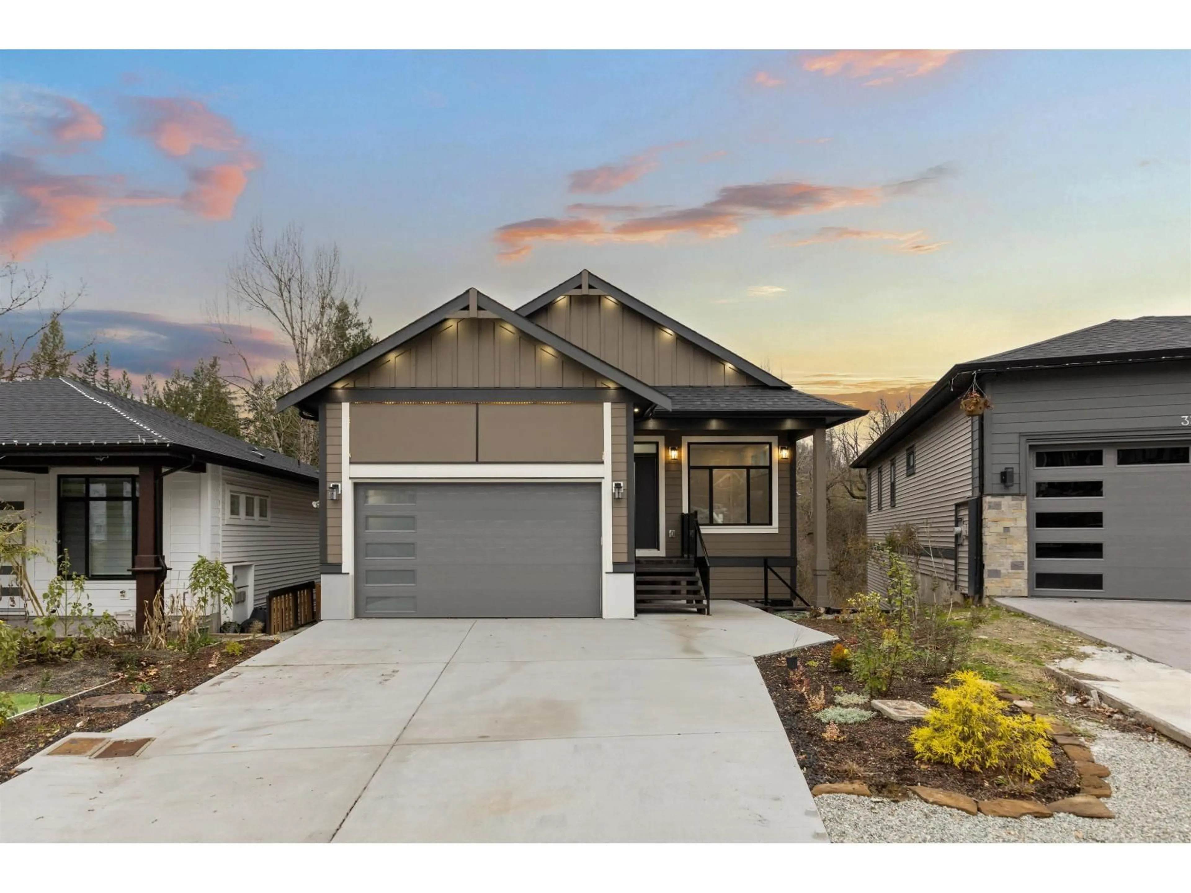 Home with brick exterior material, street for 33941 PRENTIS AVENUE, Mission British Columbia V2V0G5