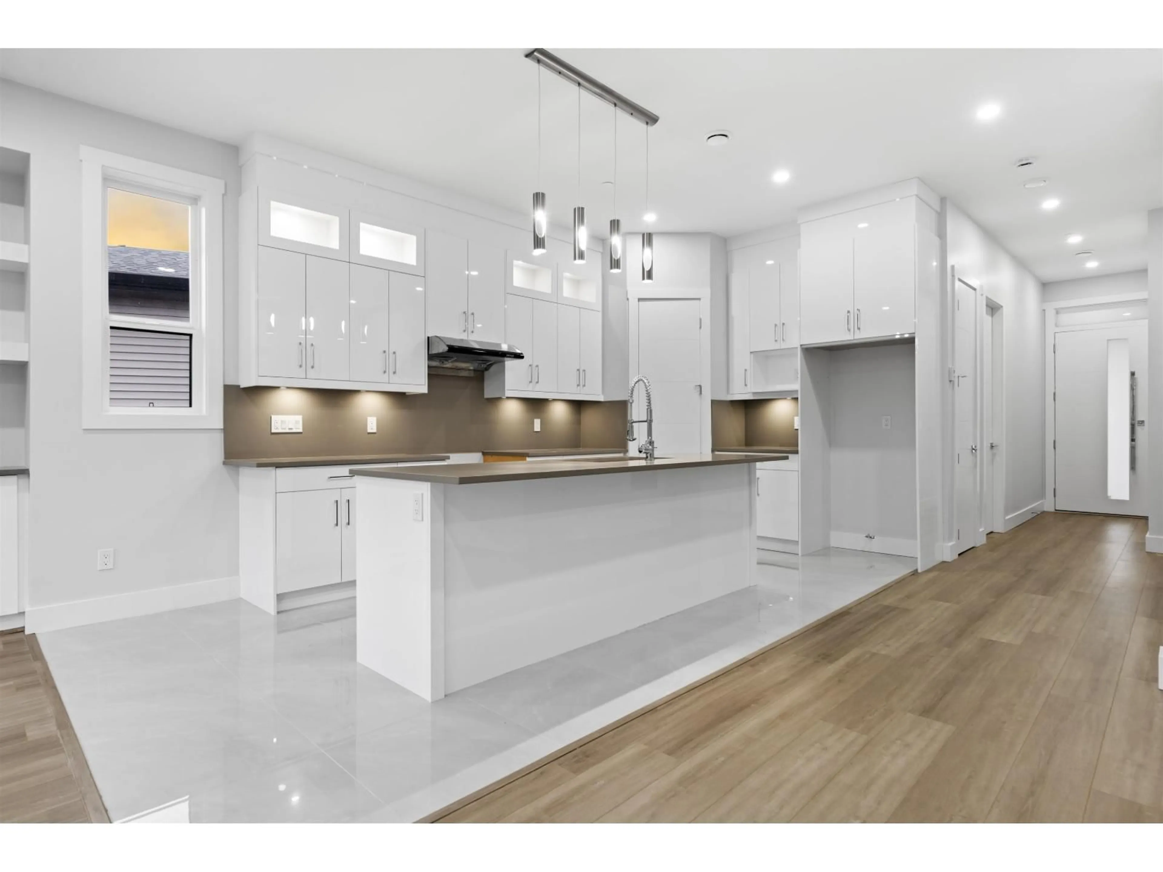 Open concept kitchen, unknown for 33941 PRENTIS AVENUE, Mission British Columbia V2V0G5