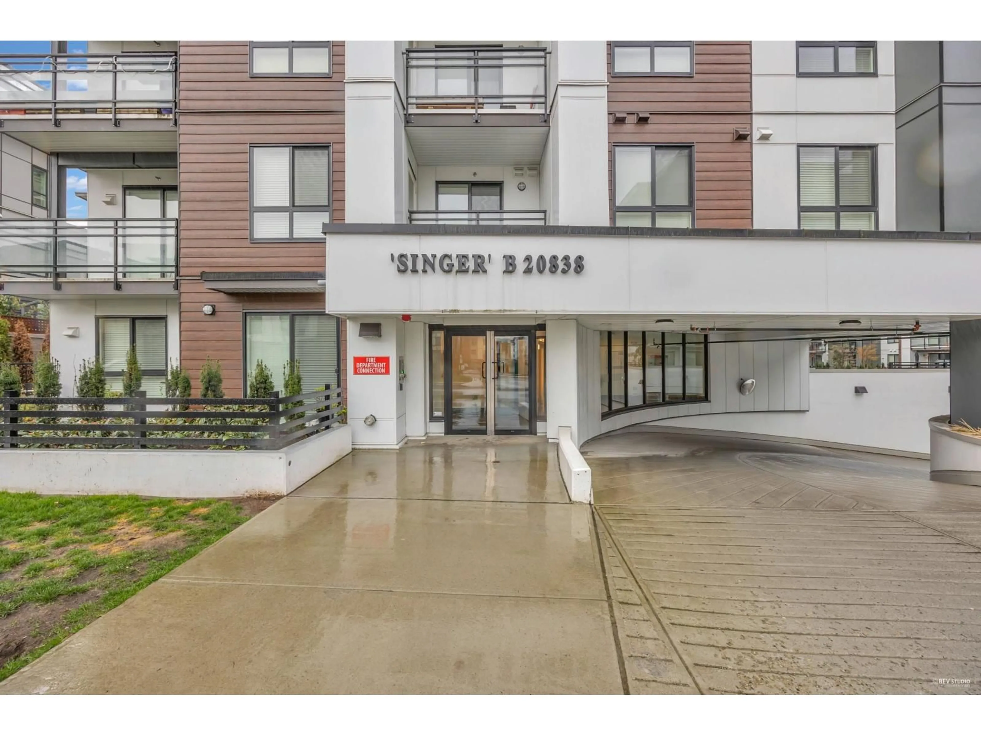 Indoor foyer for B211 - 20838 78B AVENUE, Langley British Columbia V2Y3M2