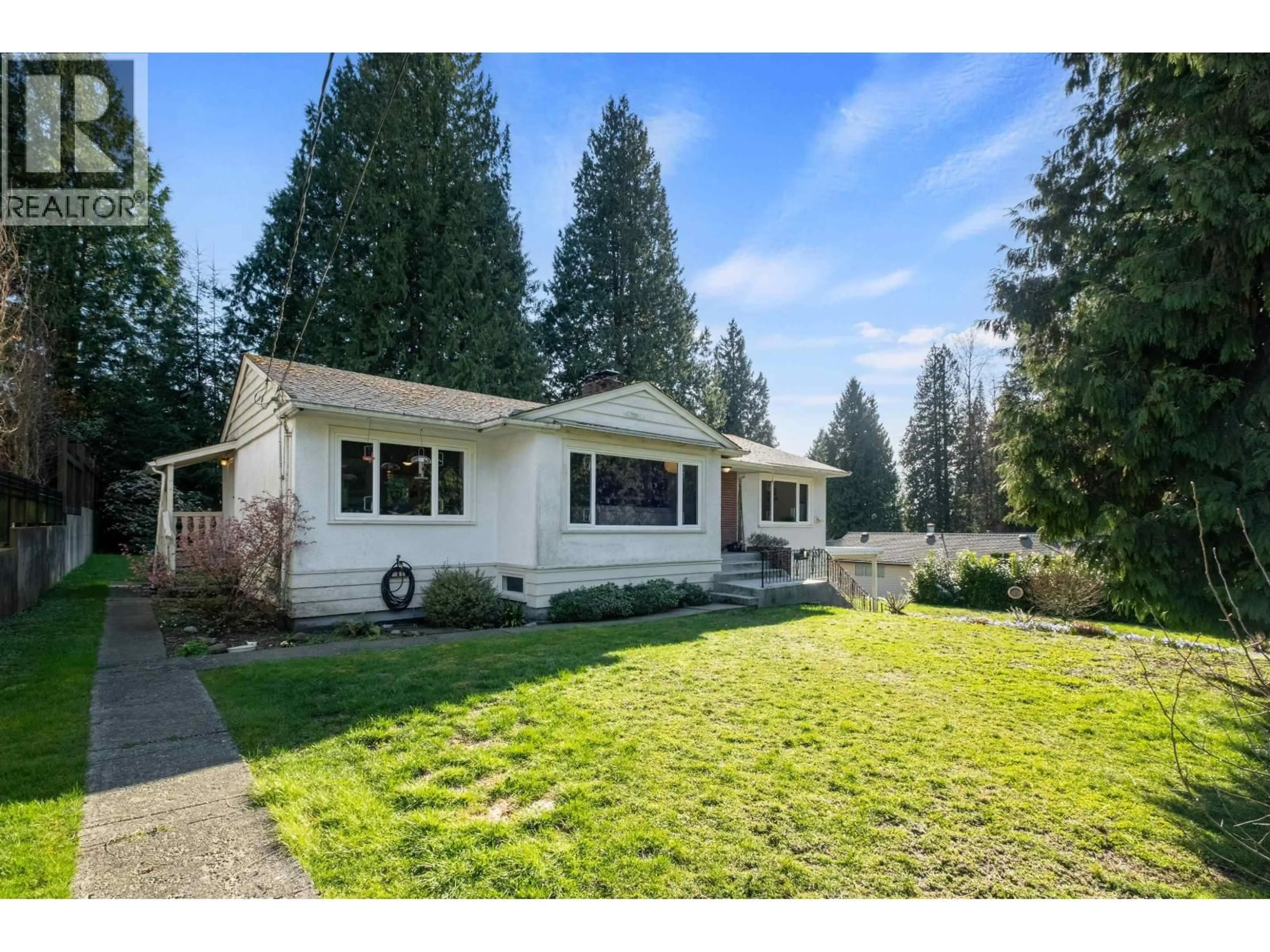 Home with vinyl exterior material, unknown for 551 OSBORNE ROAD, North Vancouver British Columbia V7N1M4