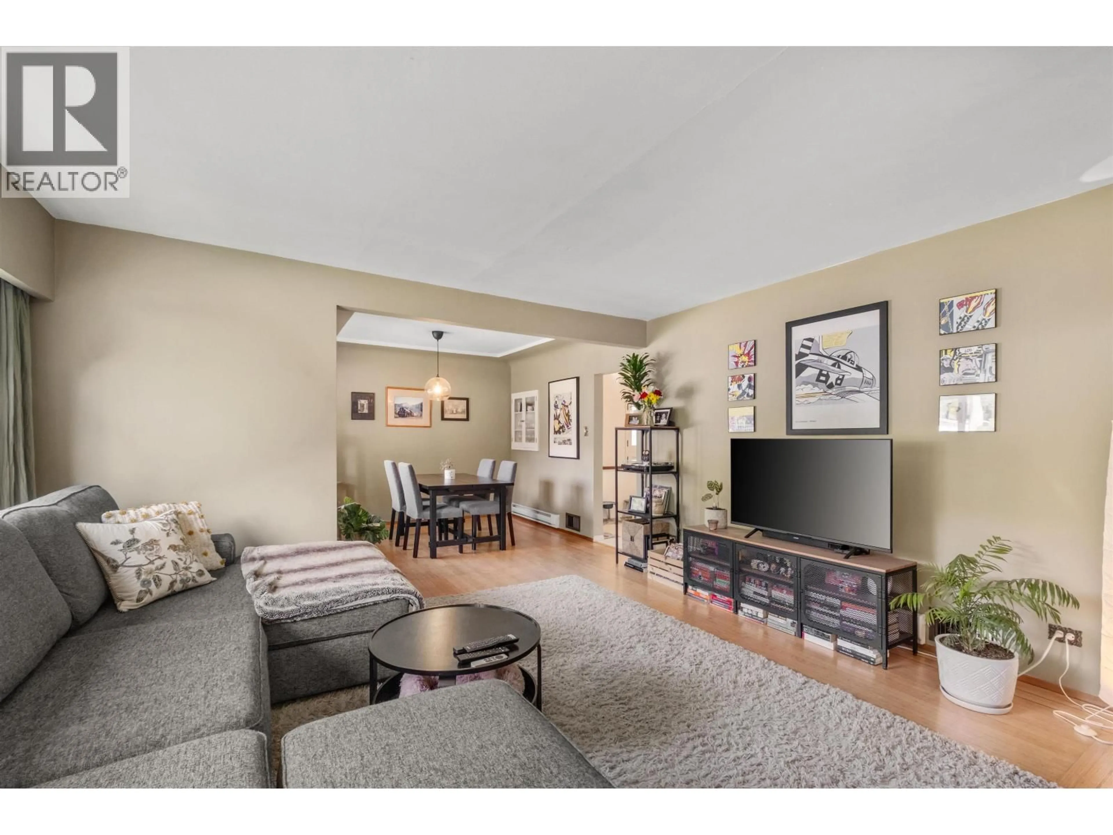 Living room with furniture, unknown for 551 OSBORNE ROAD, North Vancouver British Columbia V7N1M4