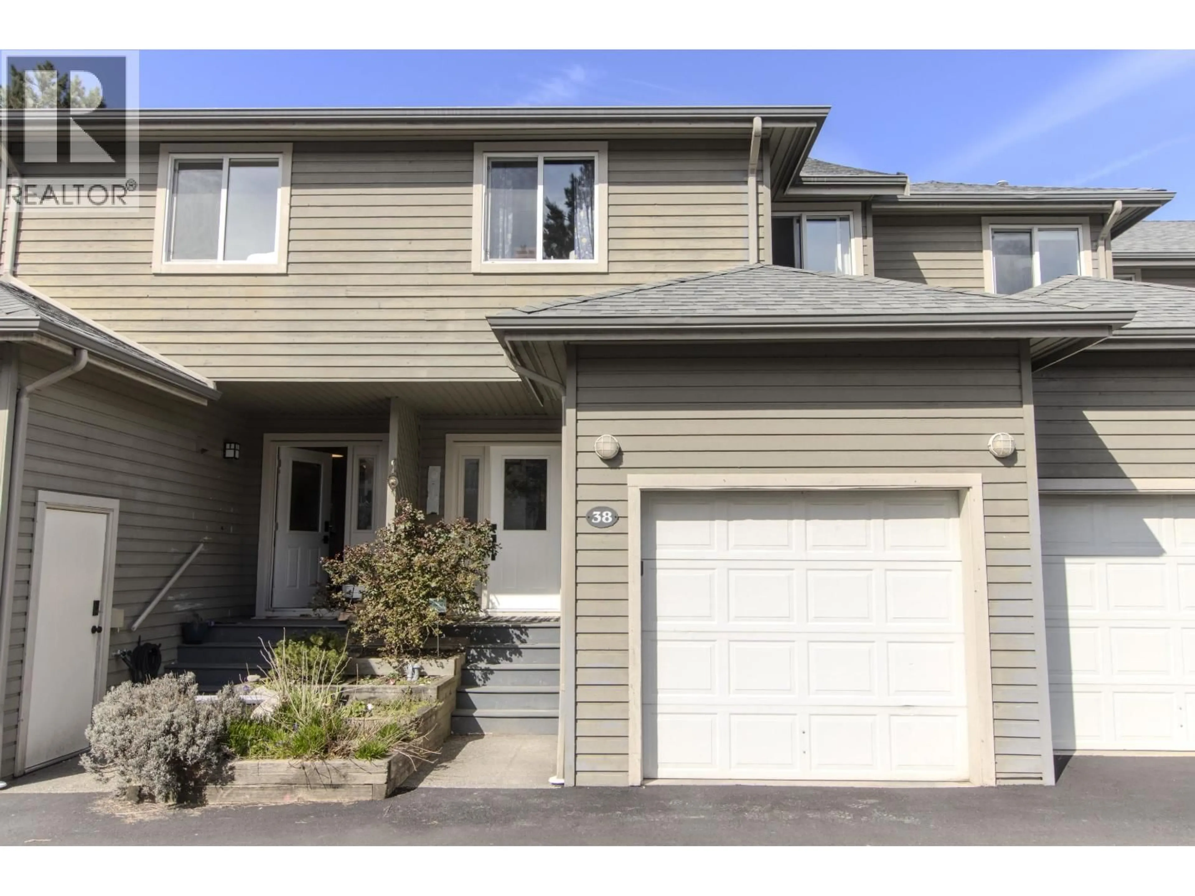 Home with vinyl exterior material, street for 38 - 40200 GOVERNMENT ROAD, Squamish British Columbia V8B0G6